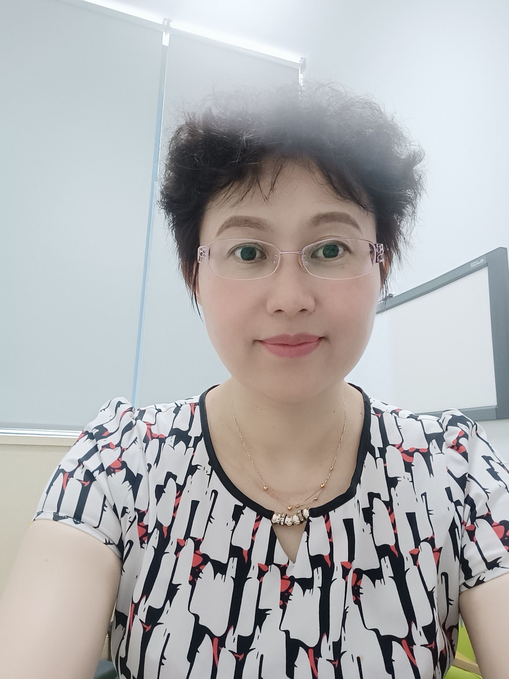 时金梅头像