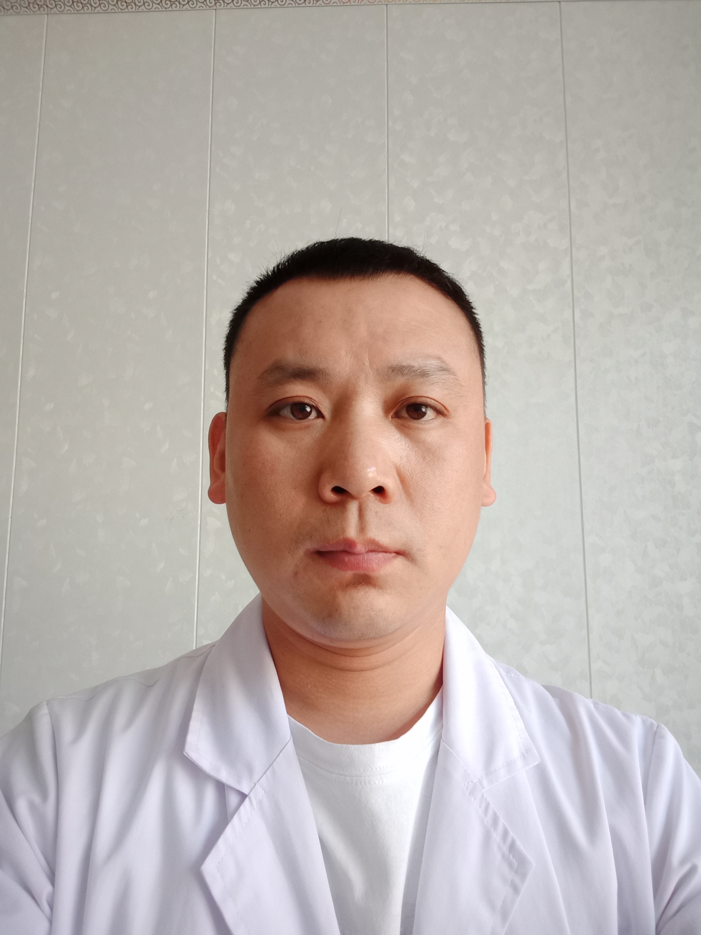 丁亮亮头像