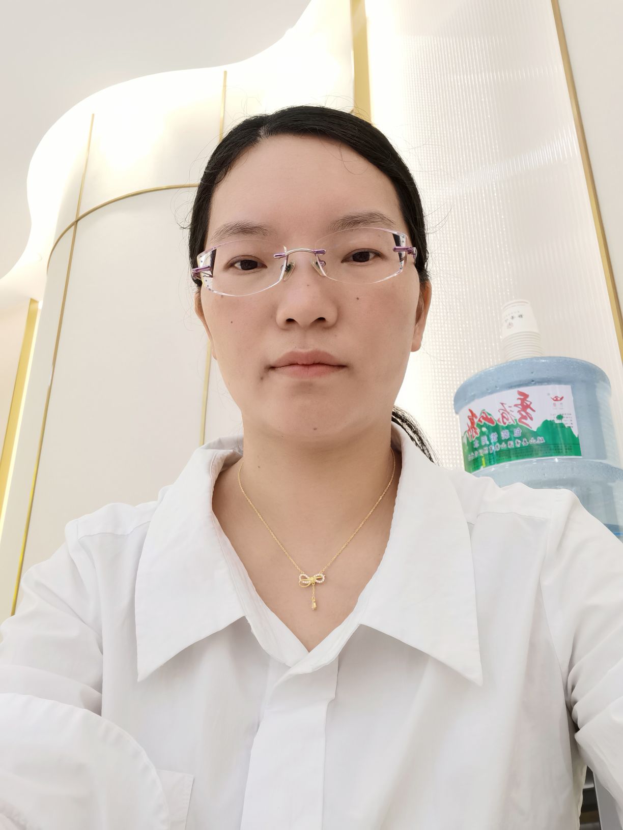 尹江丽头像