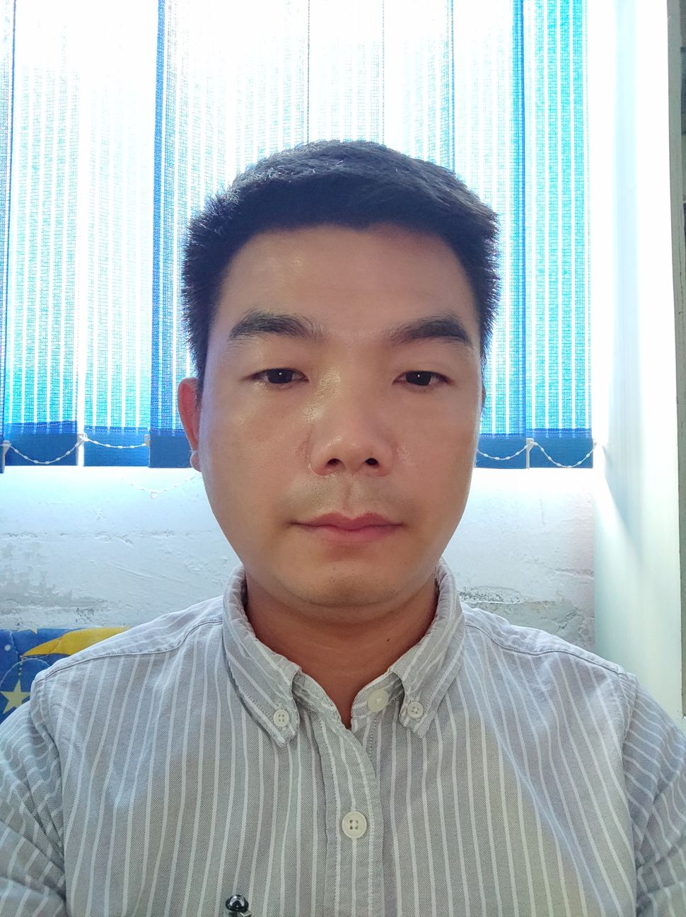 颜潘倍头像