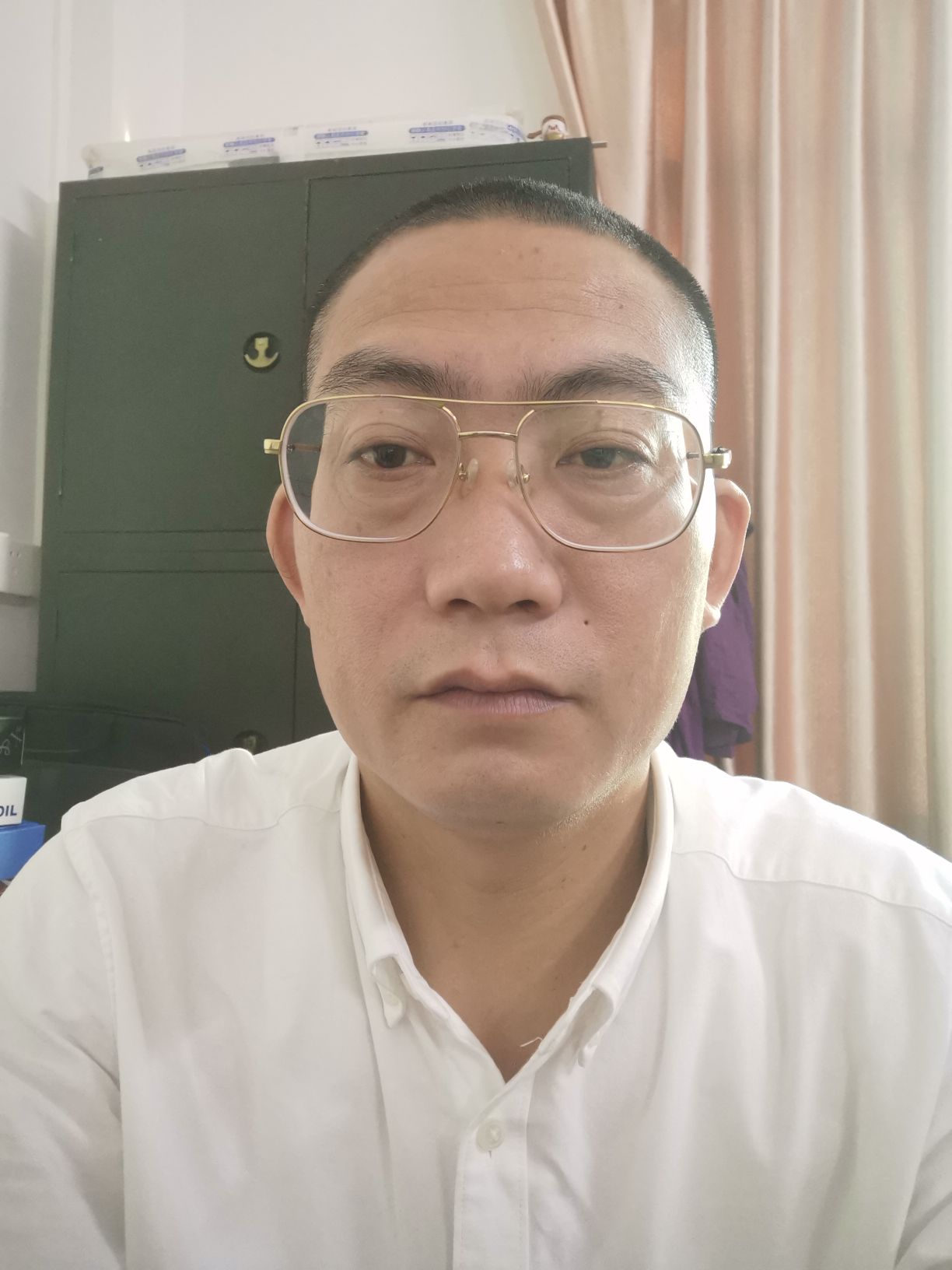 洪辉真头像