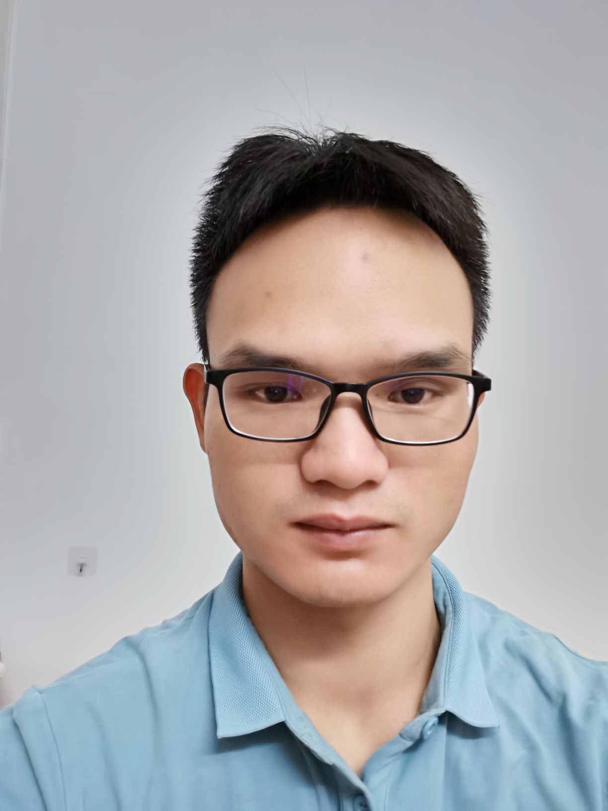 潘炎生头像