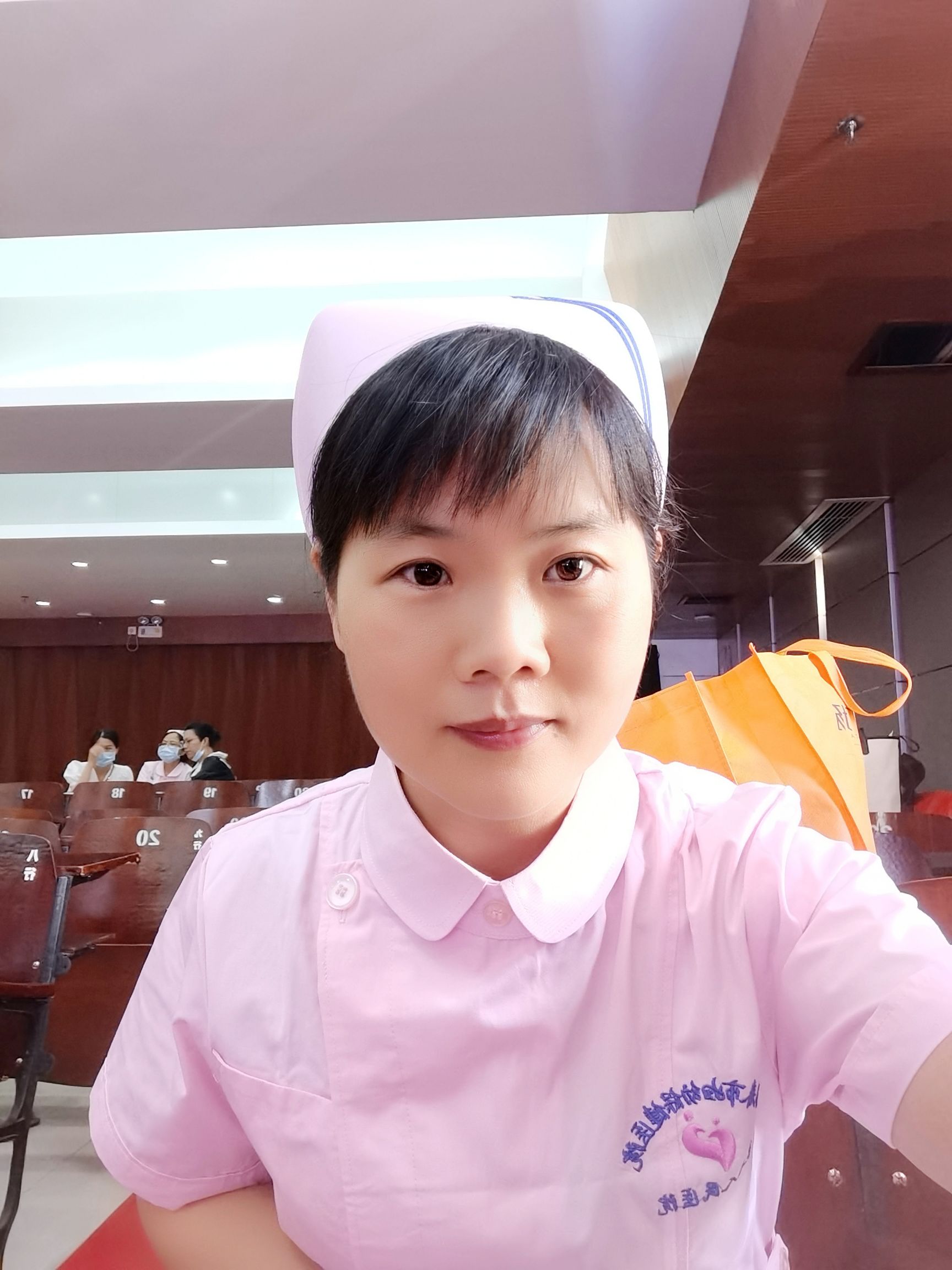 黄秋莲头像