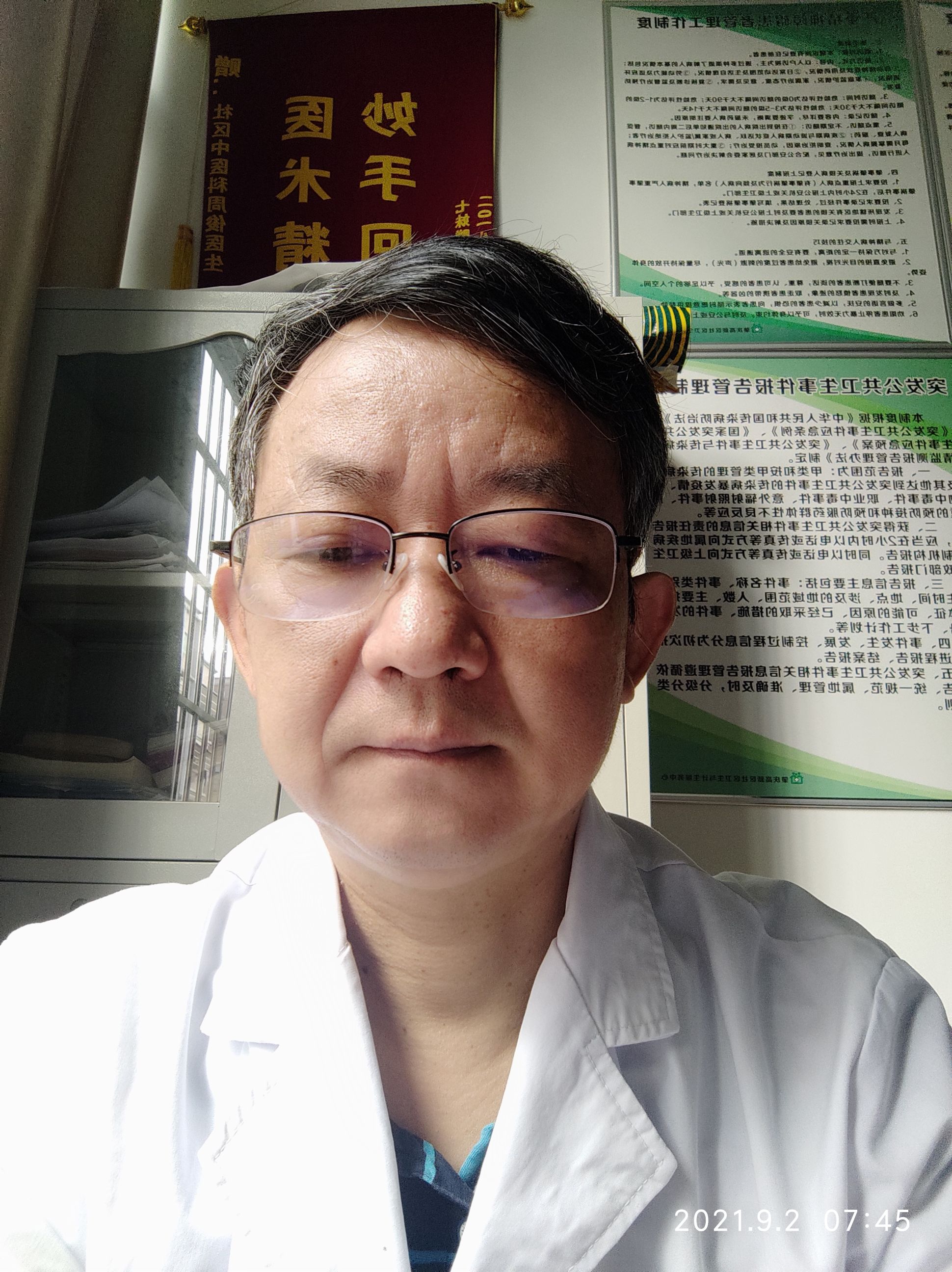 周俊头像