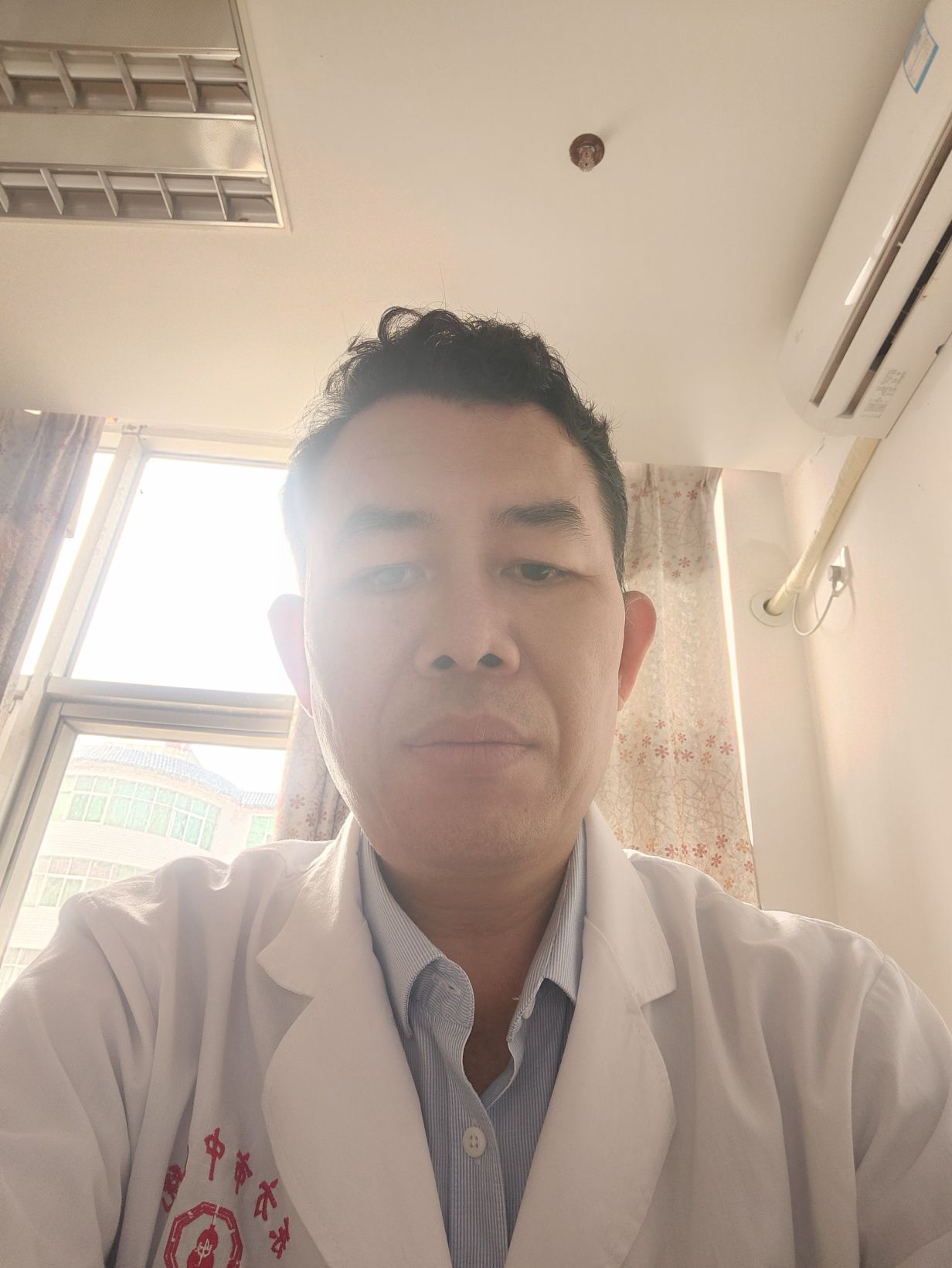 庞光华头像