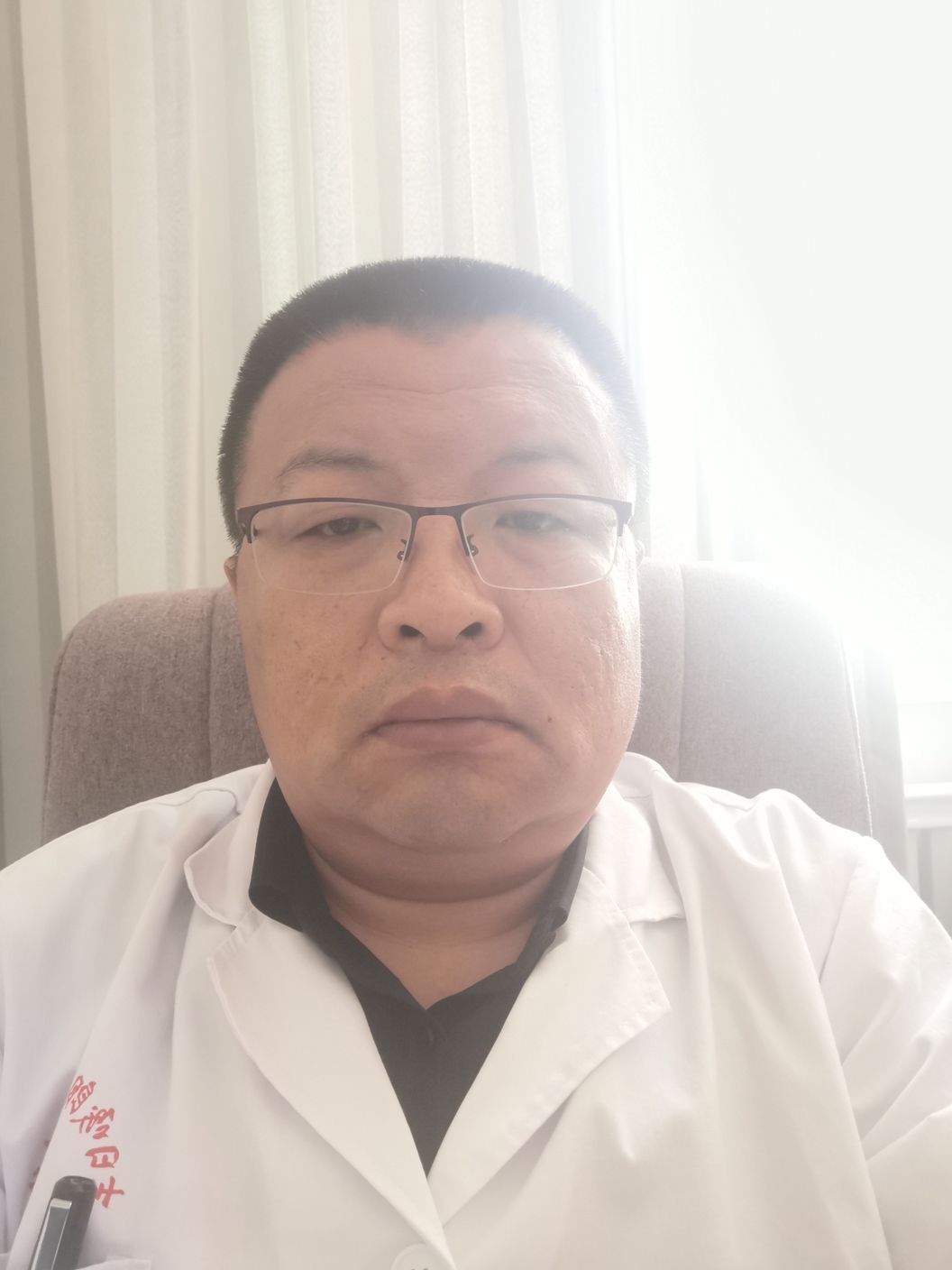 闫明头像