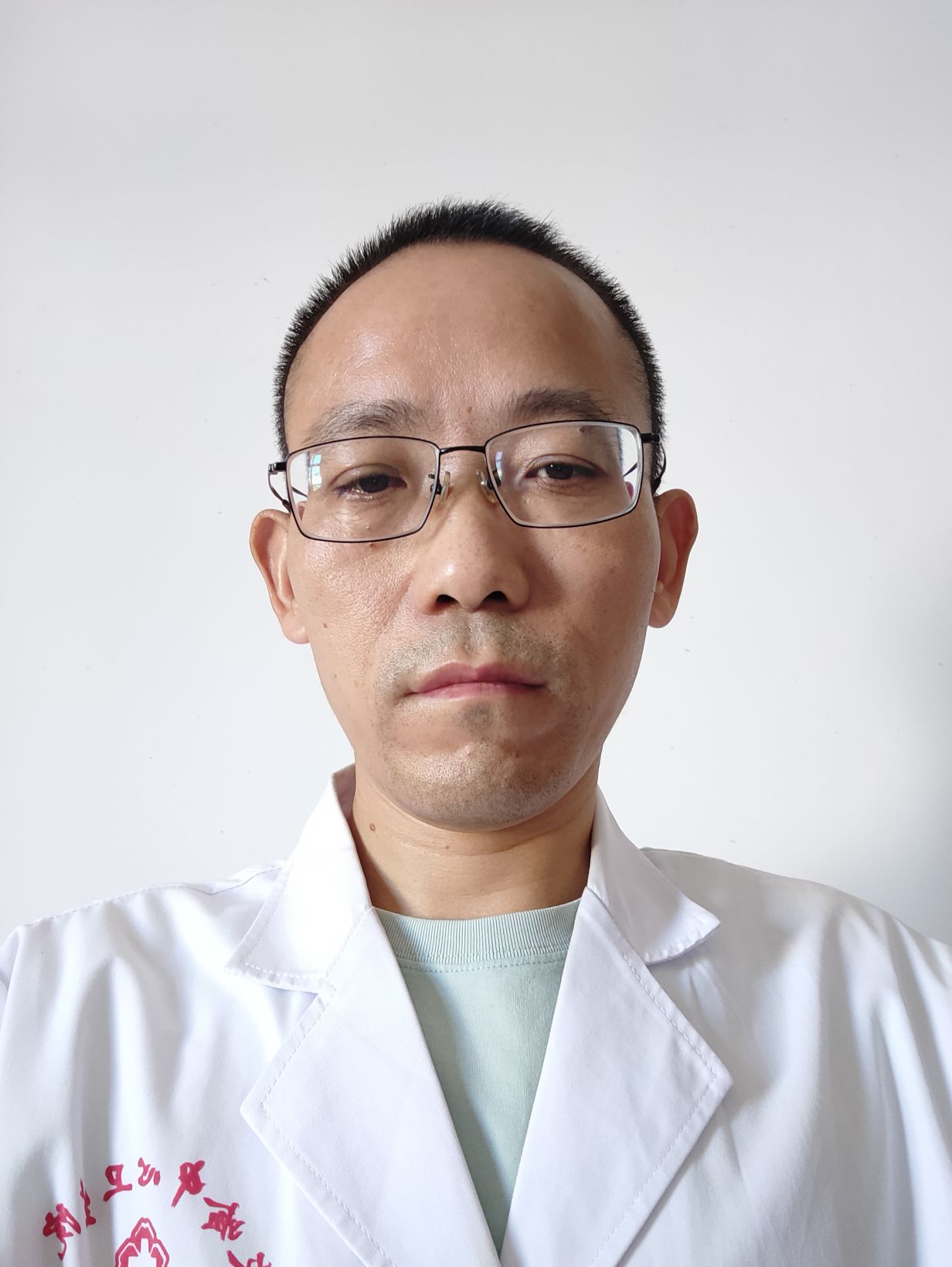 周华中头像