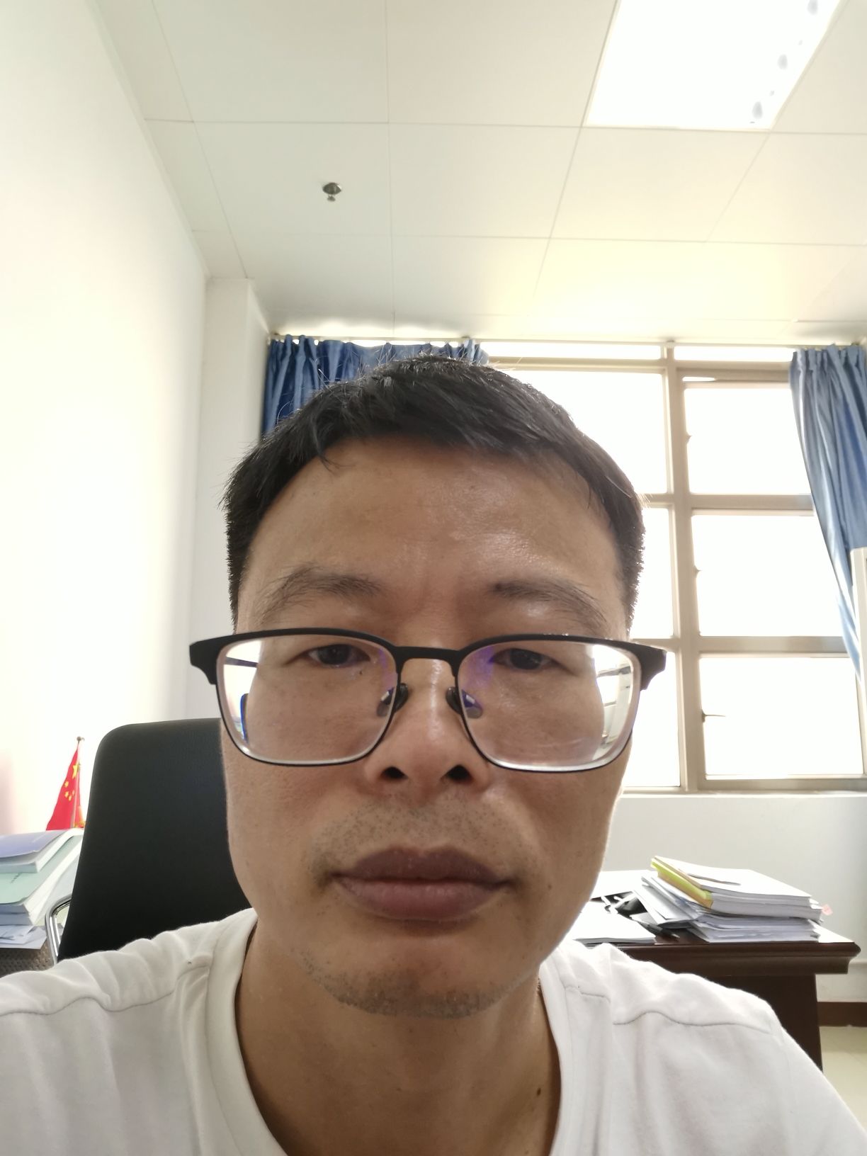 余卫东头像