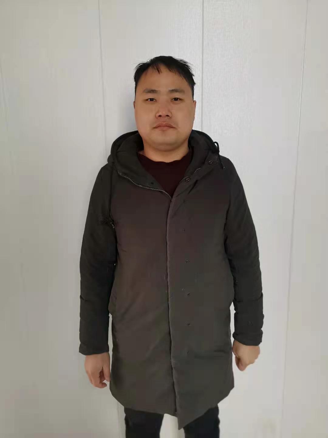 钼烙烙头像