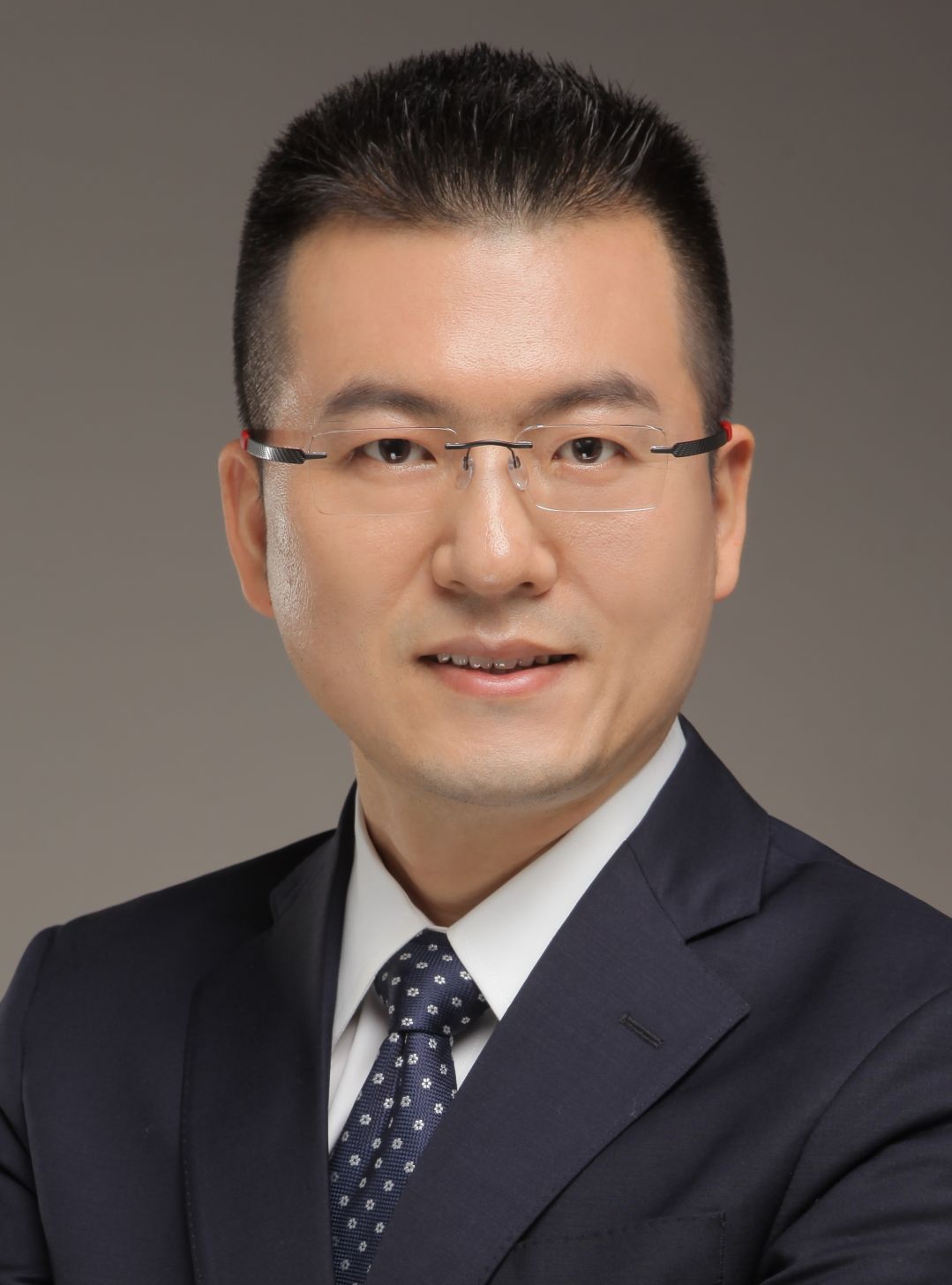 朱巍头像