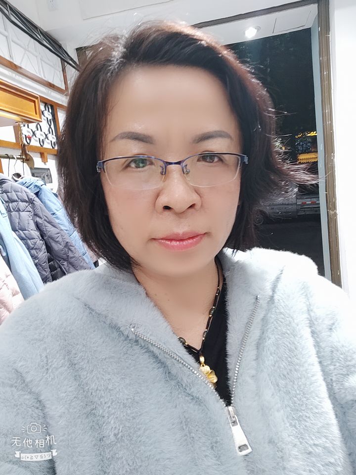 黄薇头像