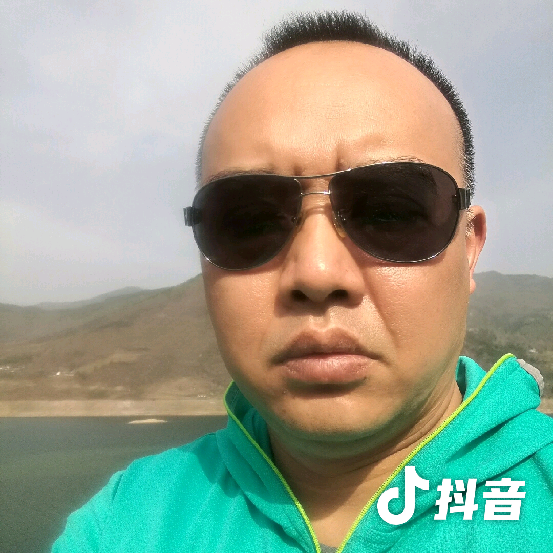 张磊头像