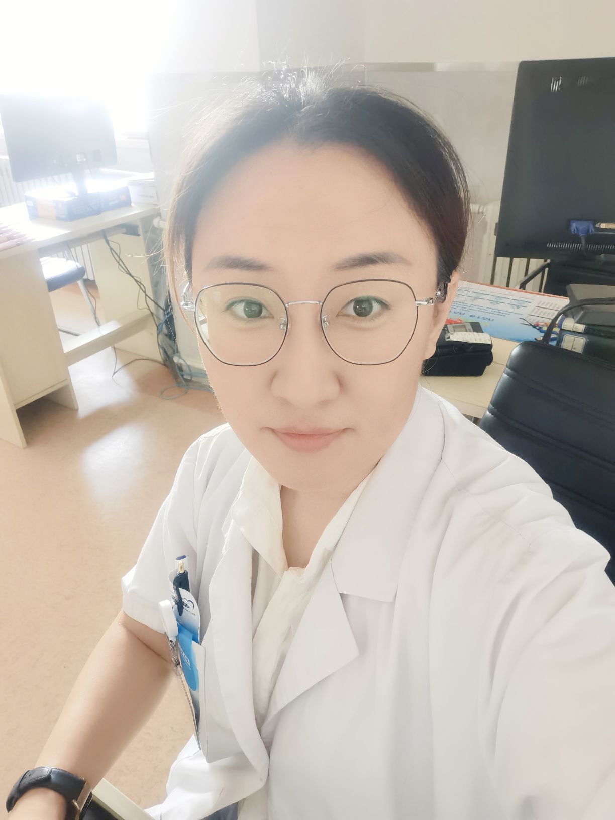 邓淑琴头像