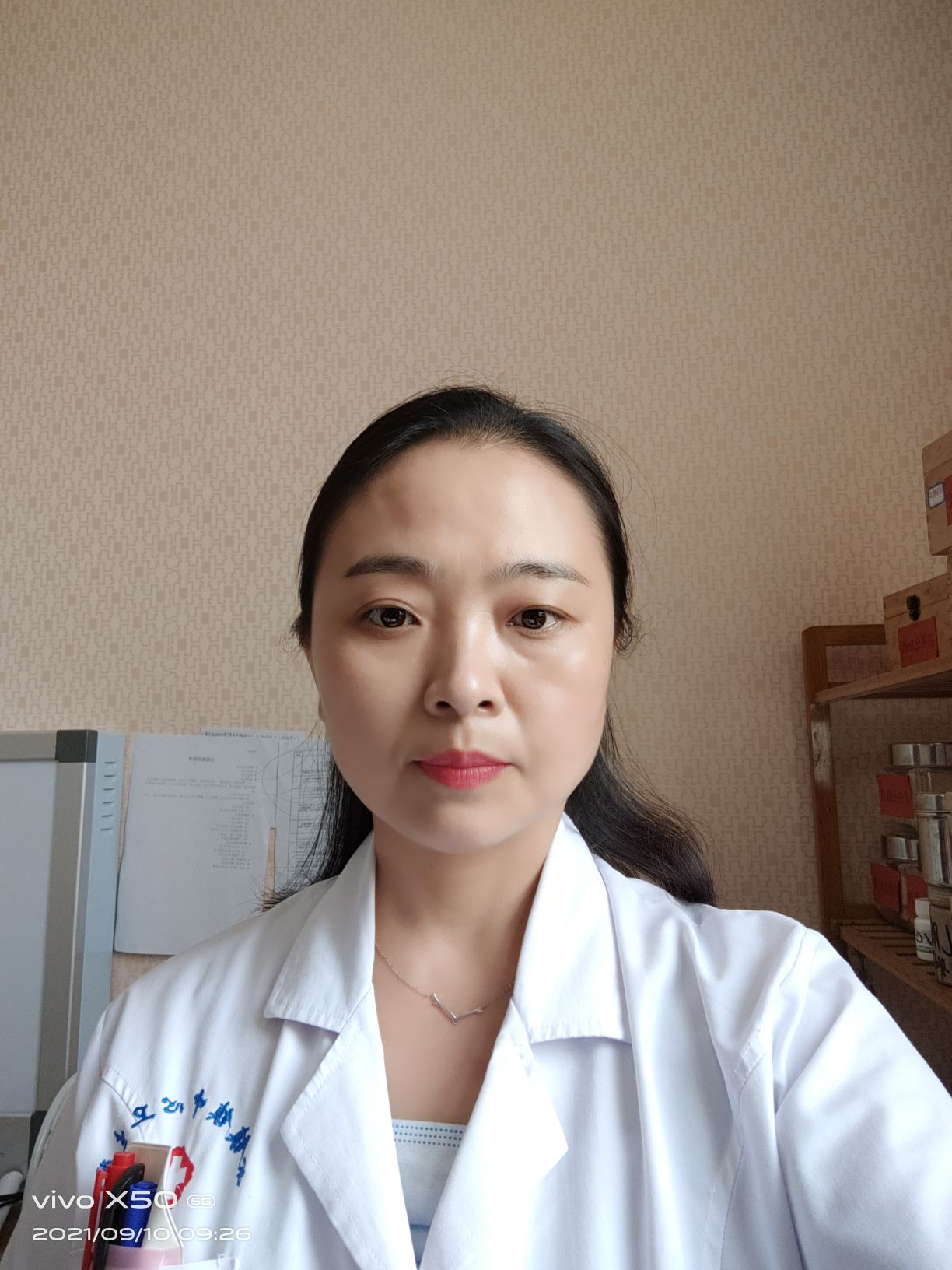 王方方头像