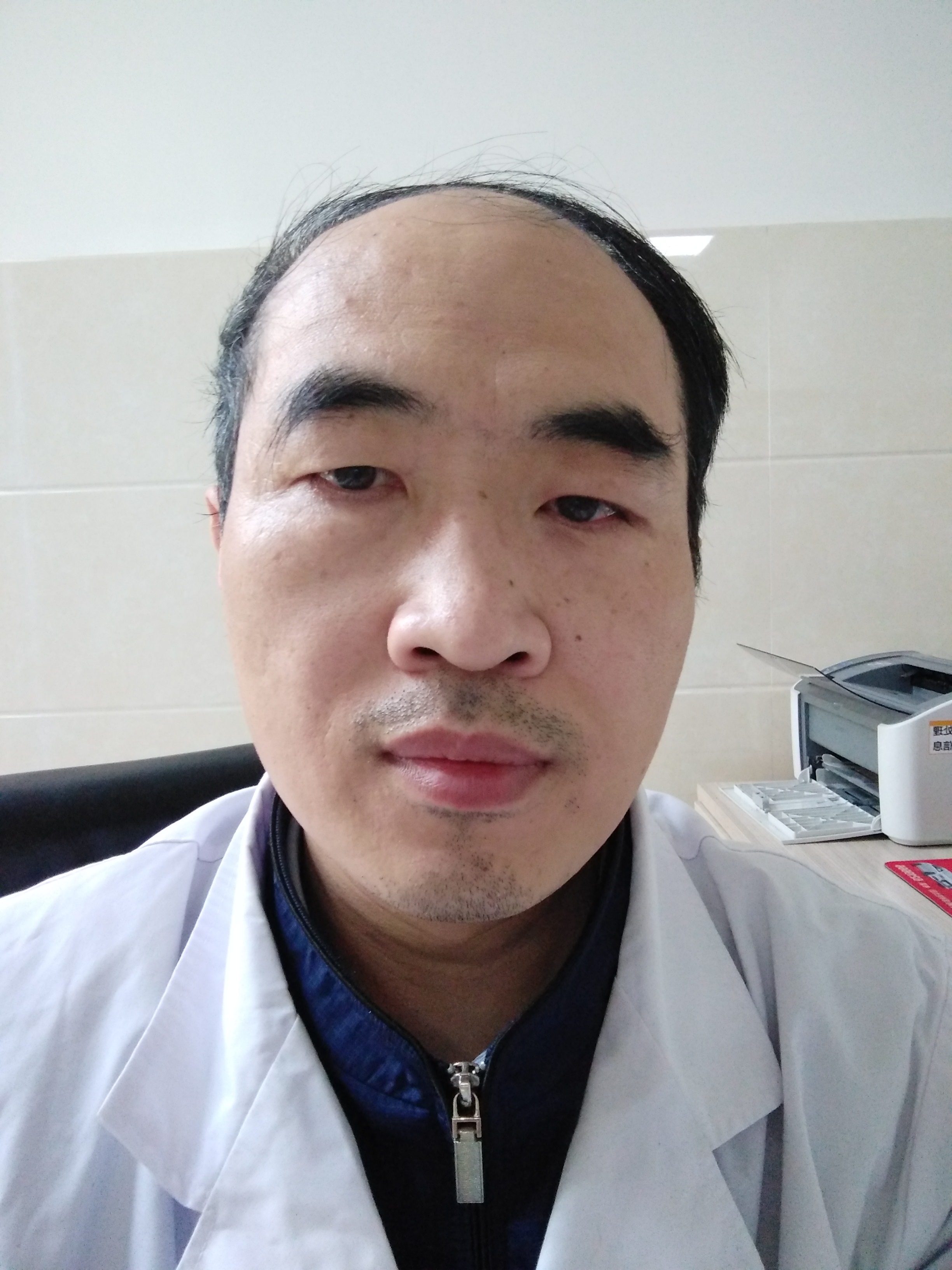 王方方头像