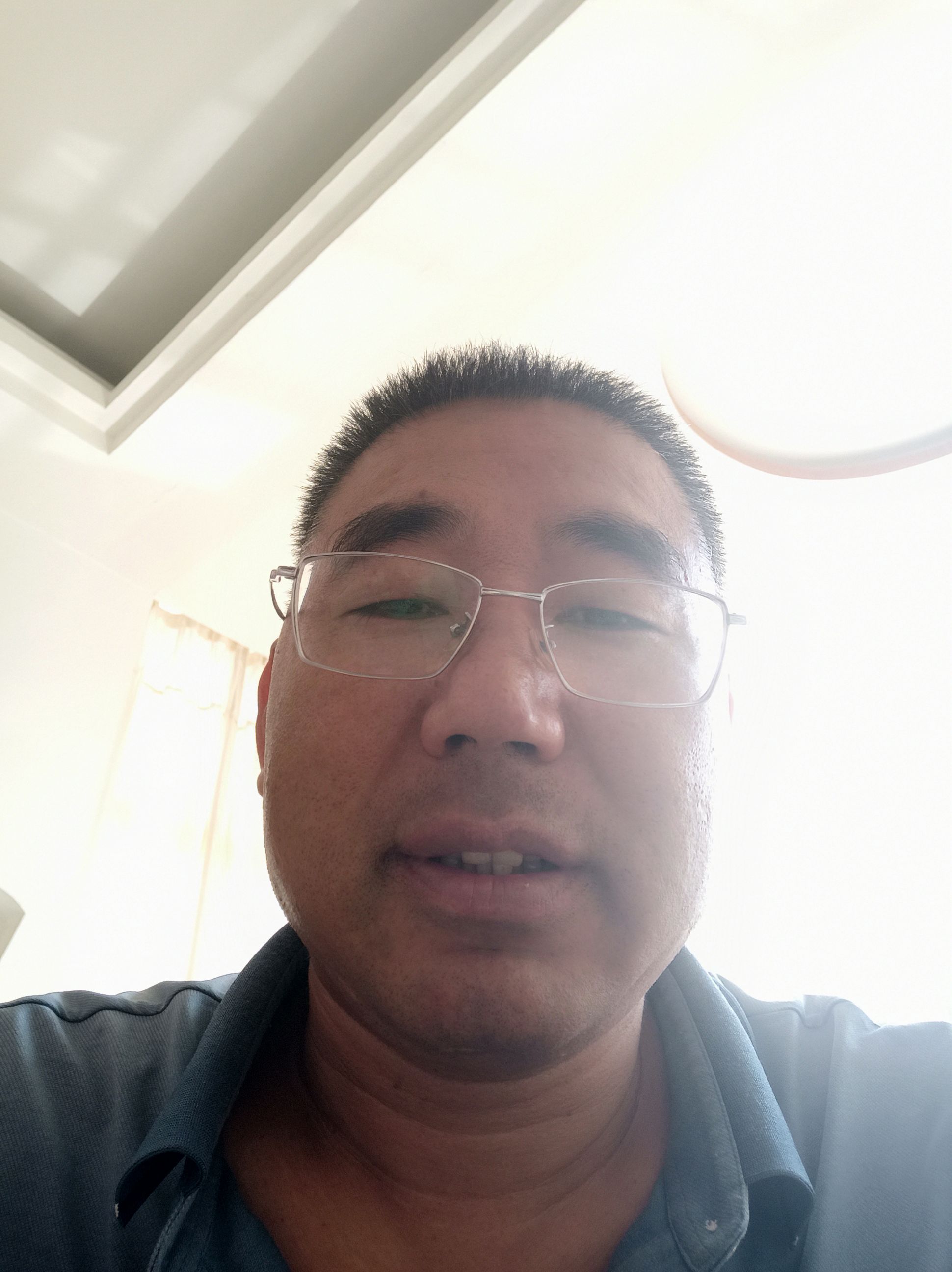 张世刚头像
