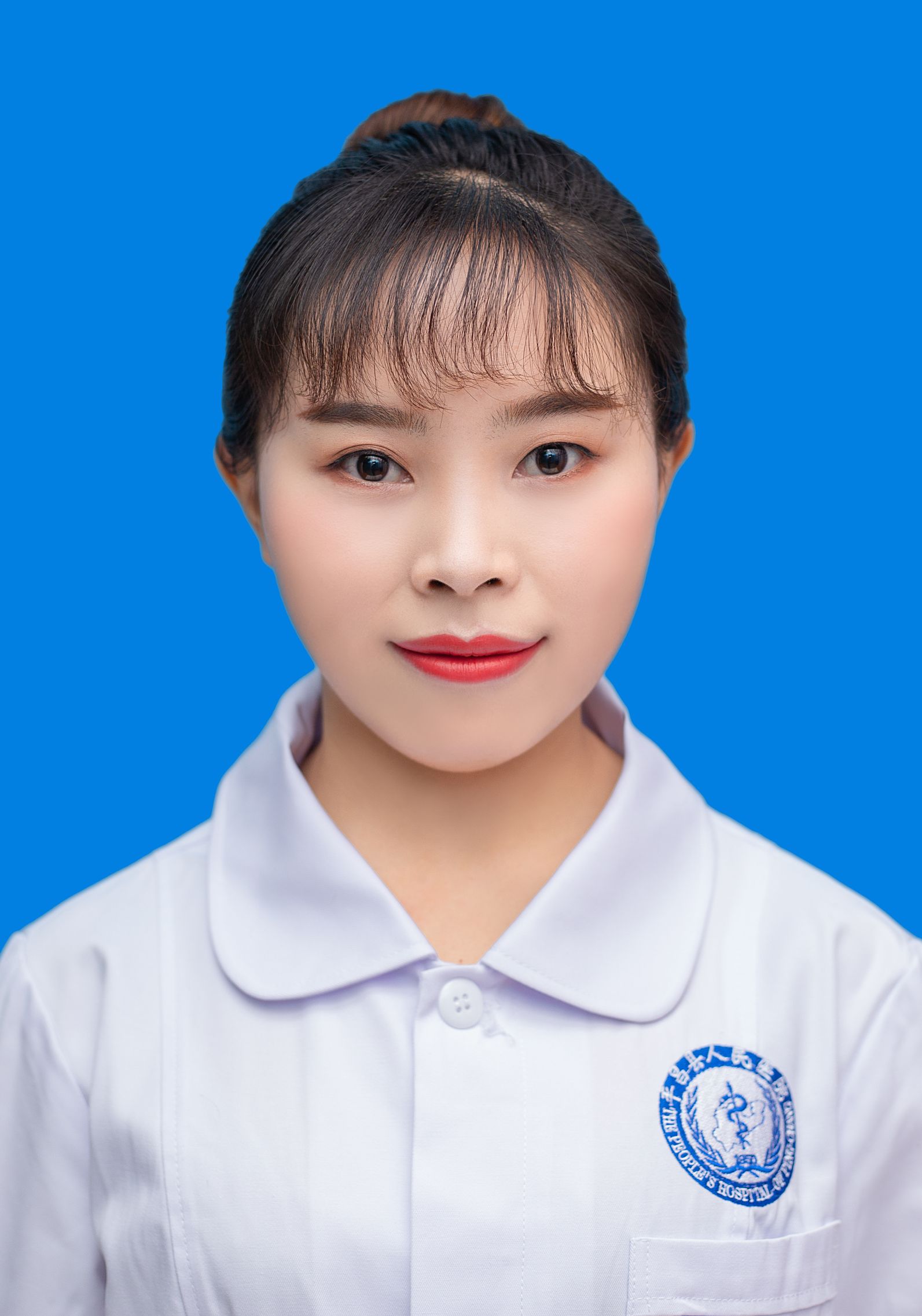 何丽头像