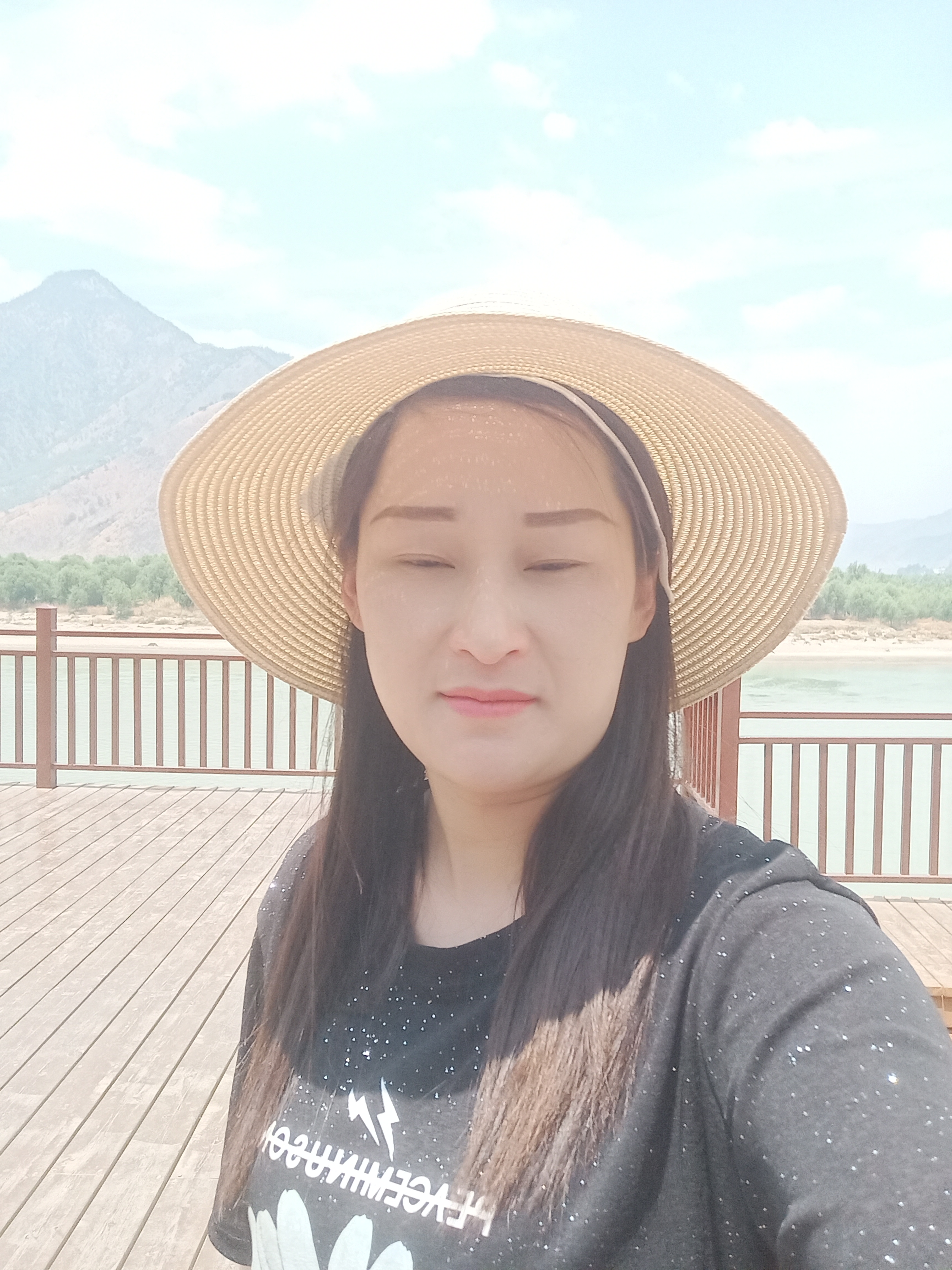 黎建美头像