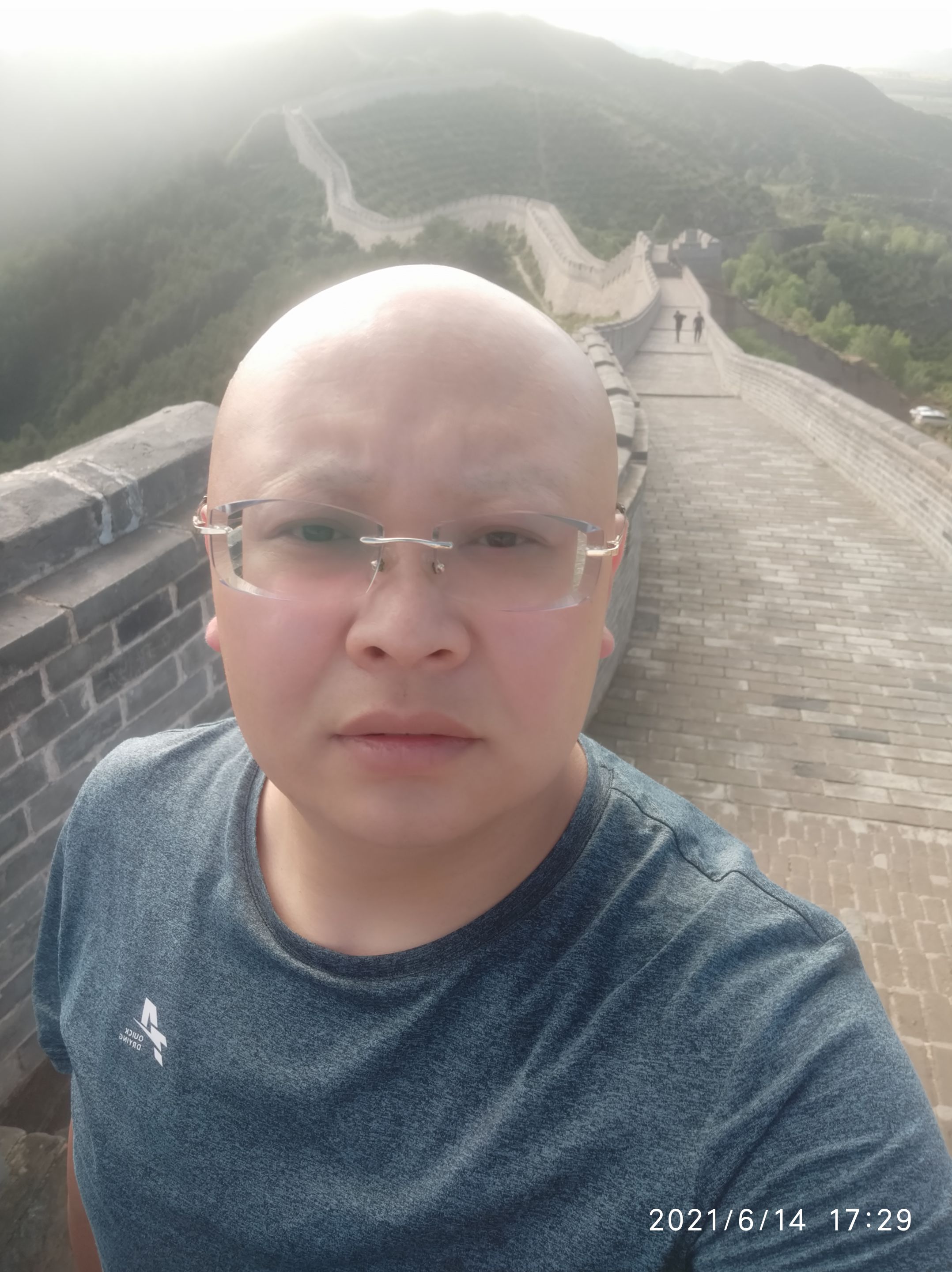 郑华头像