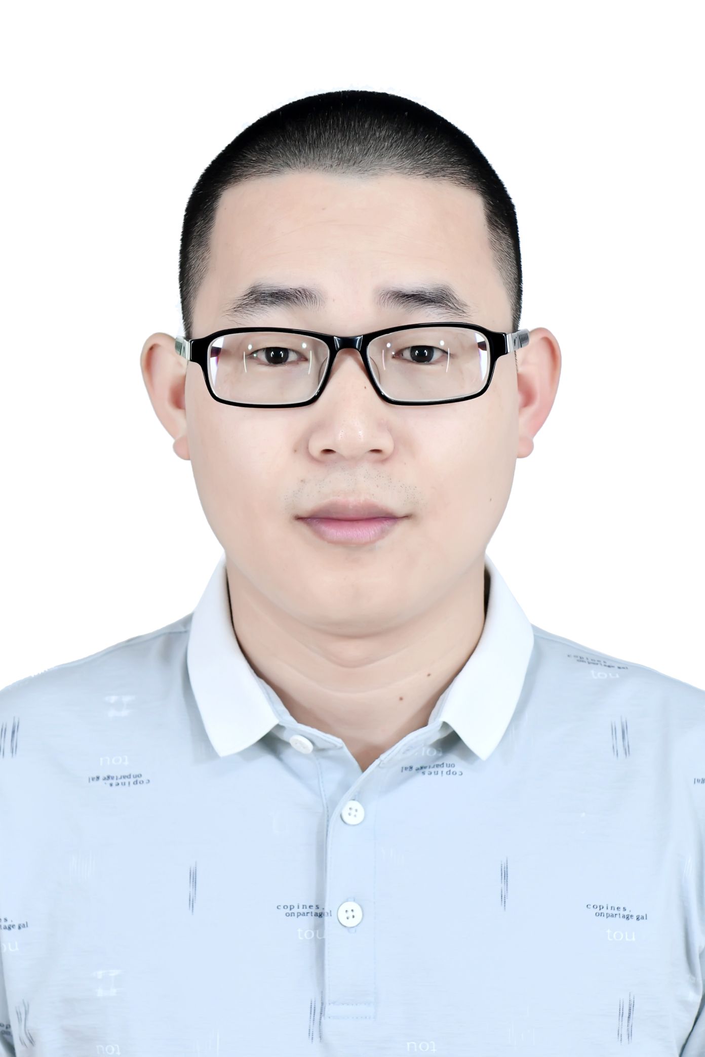谭育能头像