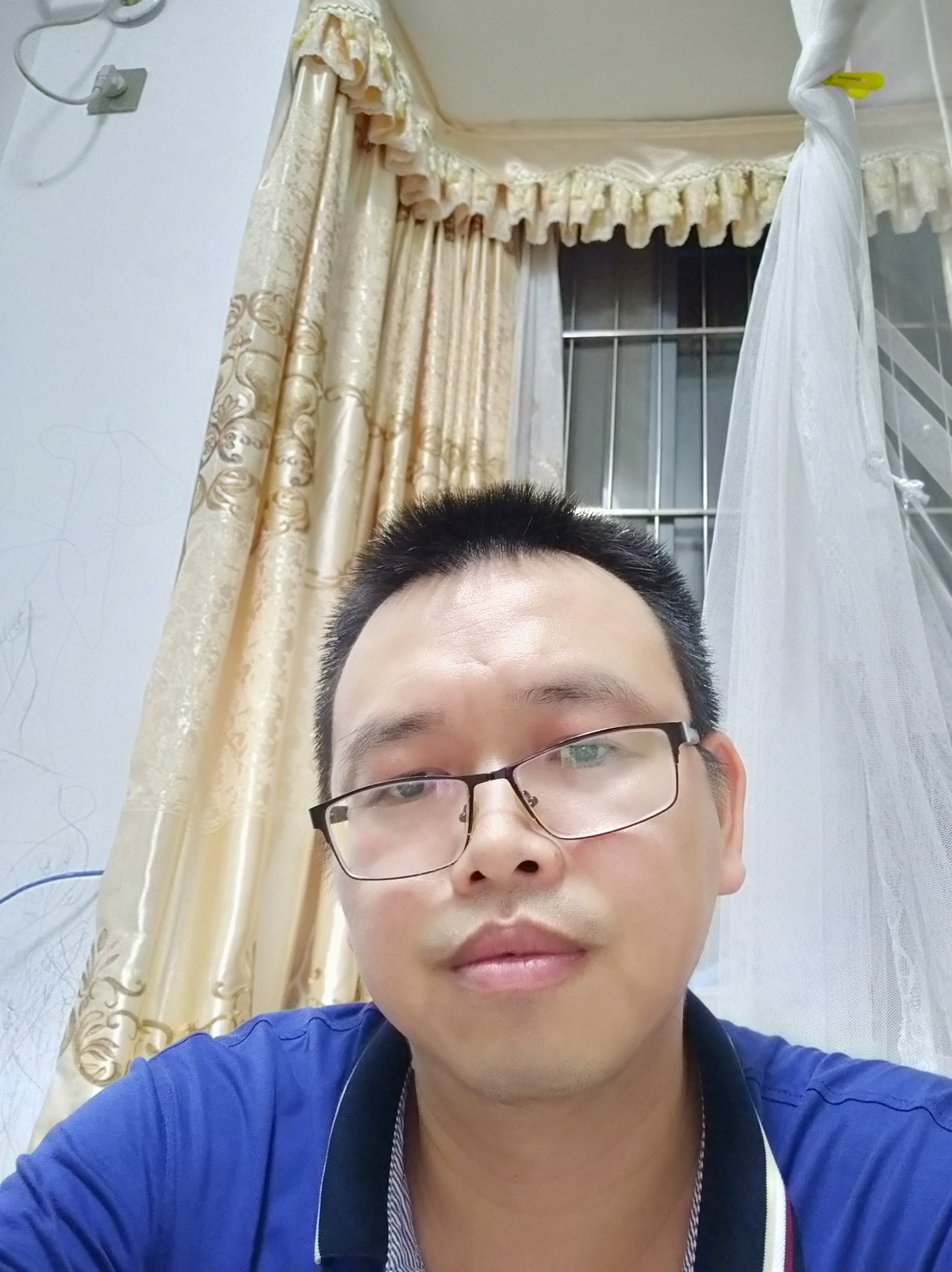 陈辉头像