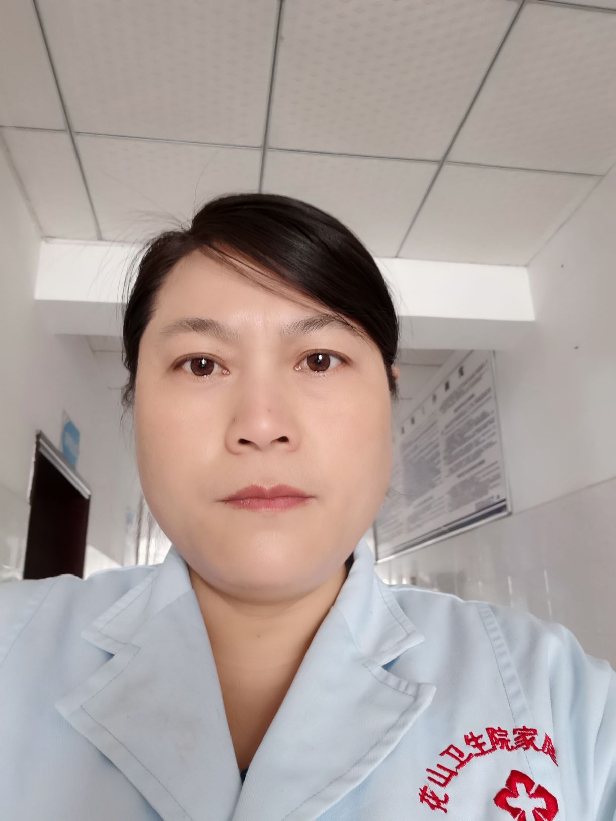 熊梅头像