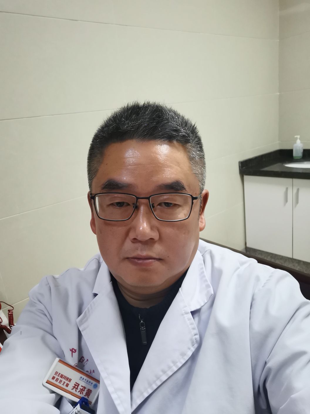 黄东兵头像