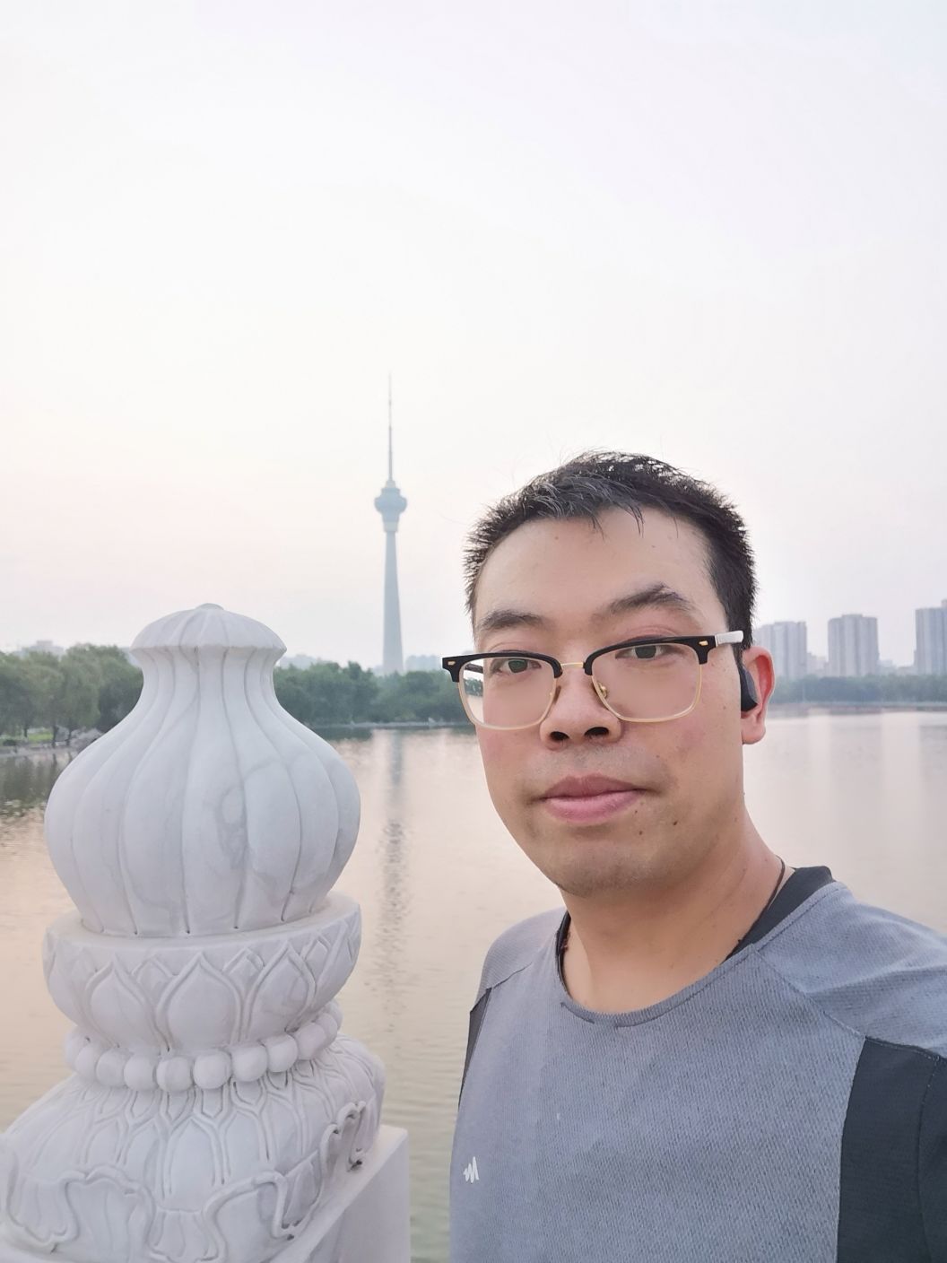 黄明鹏头像