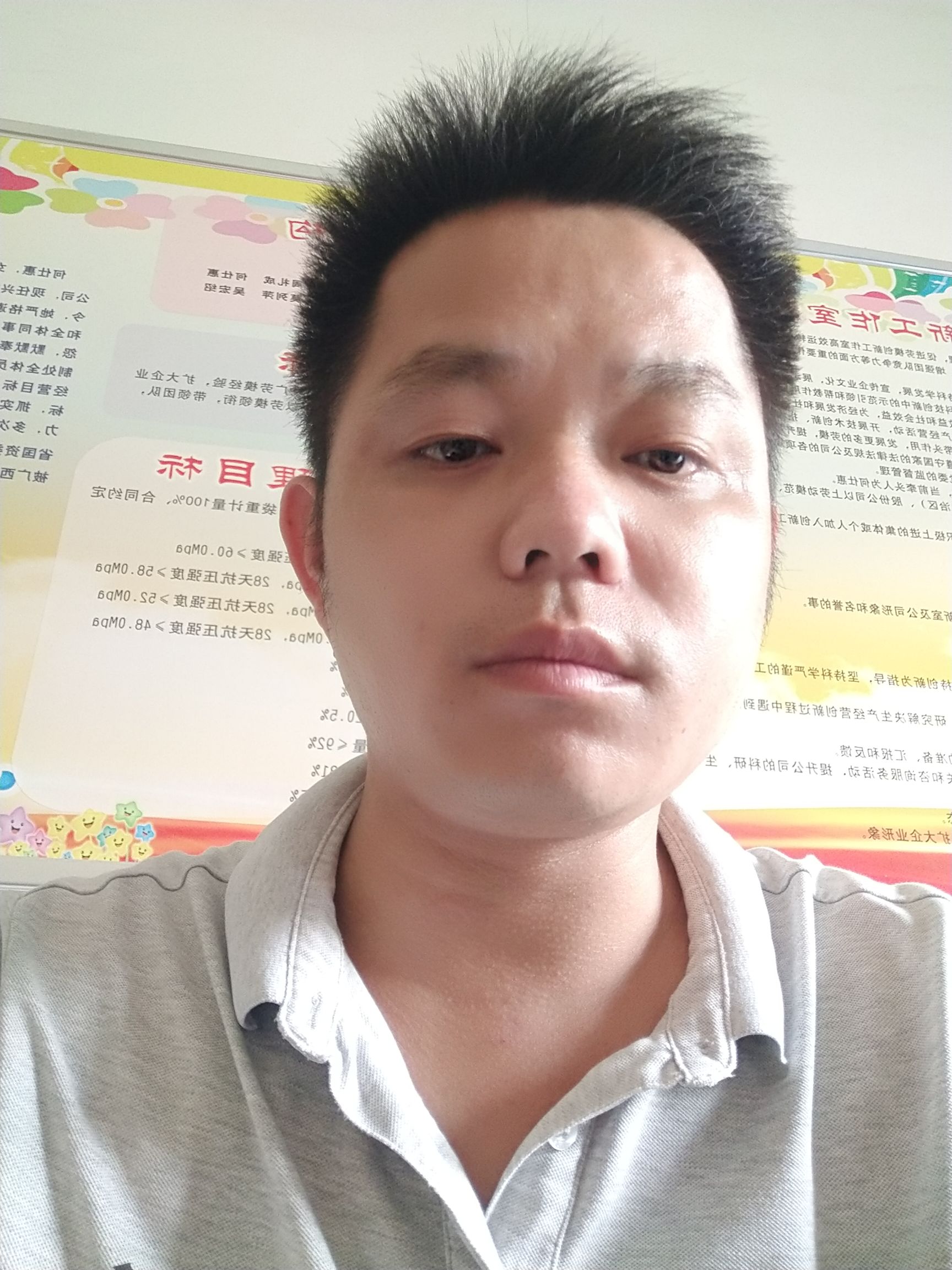 雷子江头像