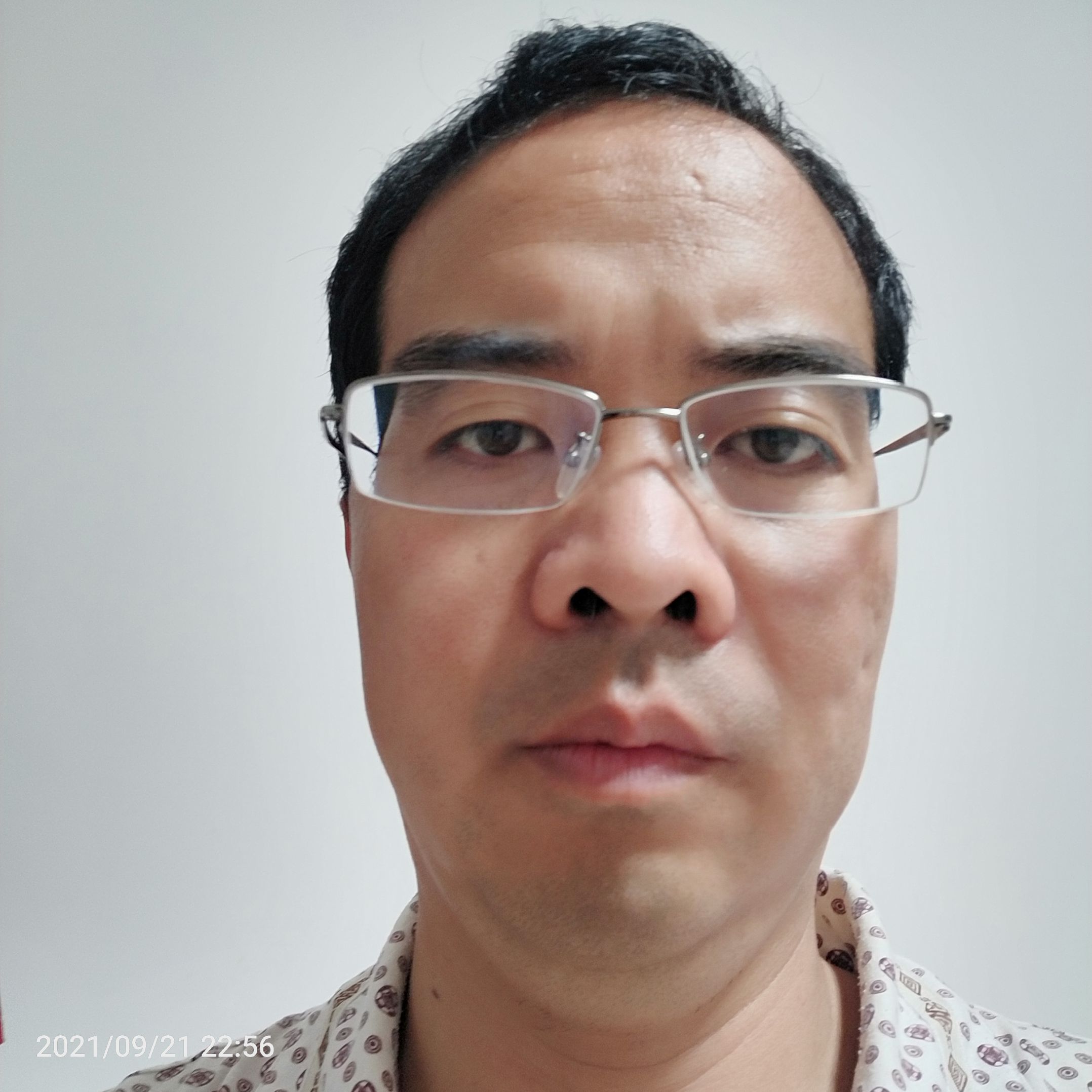 胡春林头像