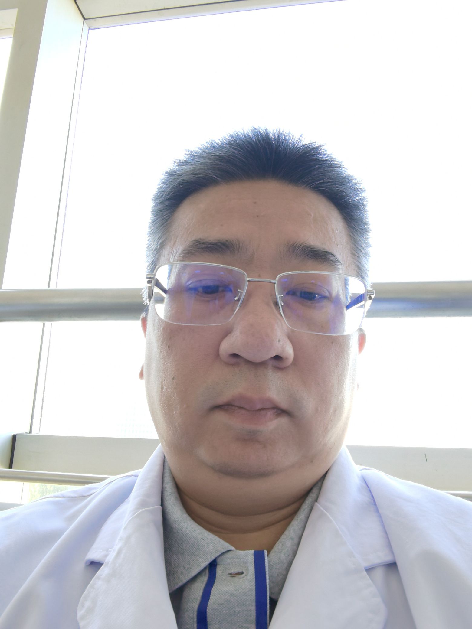 张骊头像