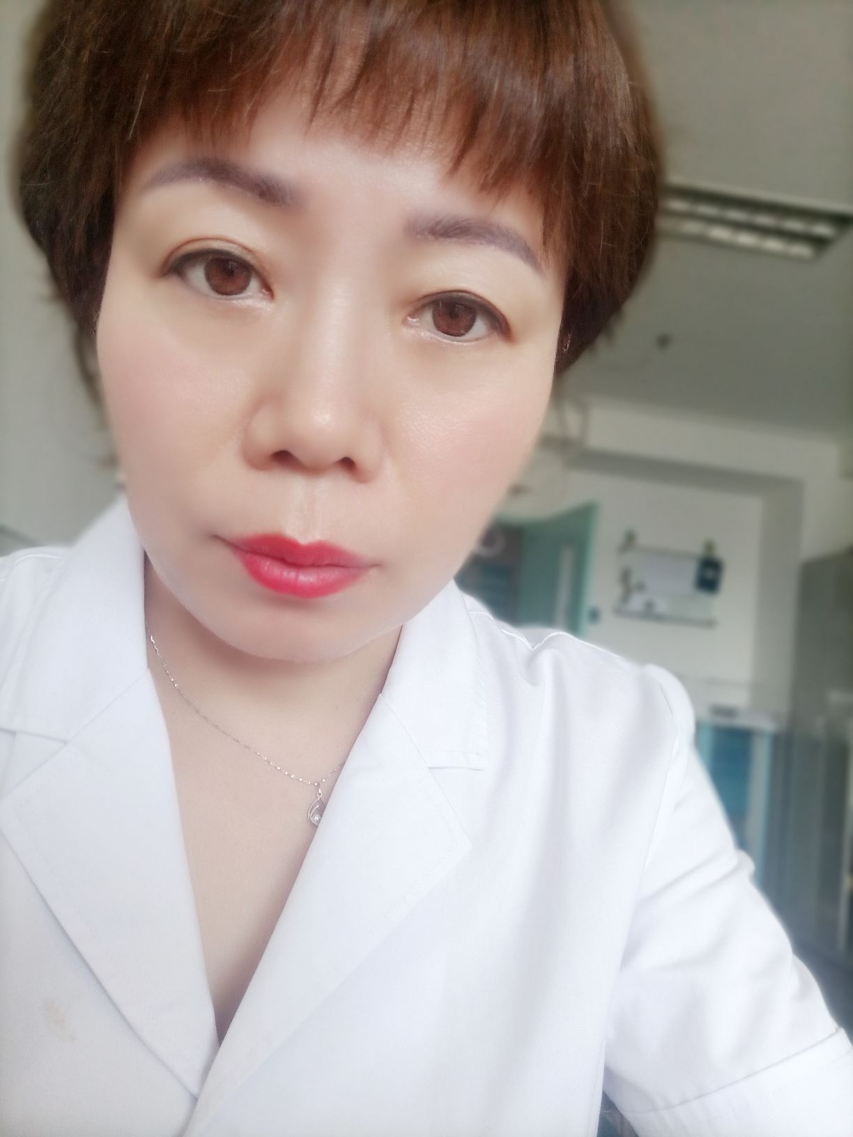 方竞红头像