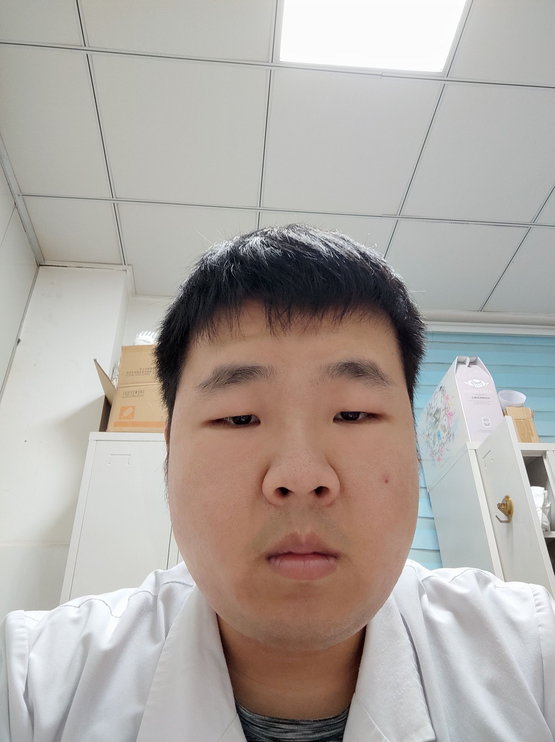 何堃头像