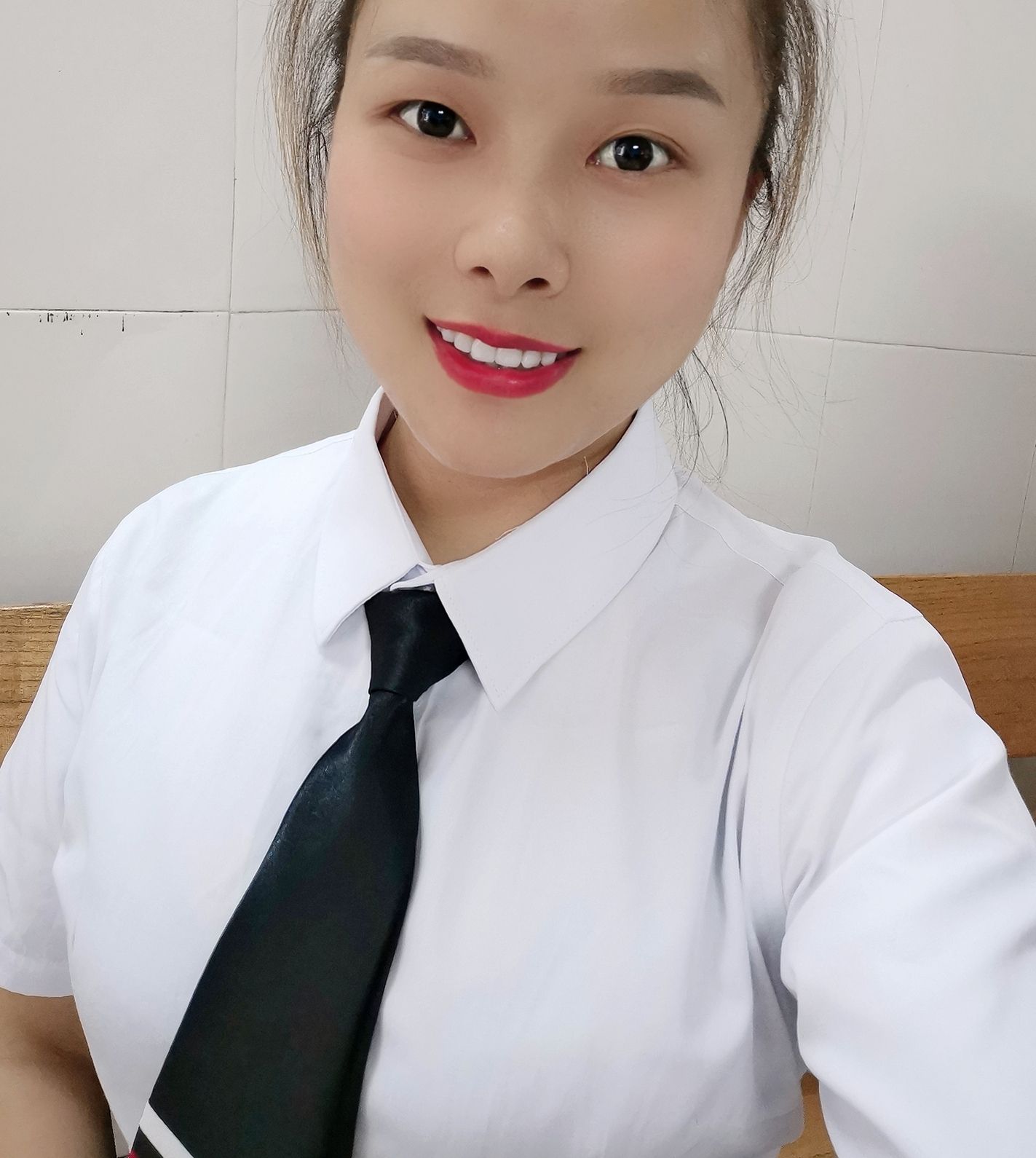 荣秀婷头像
