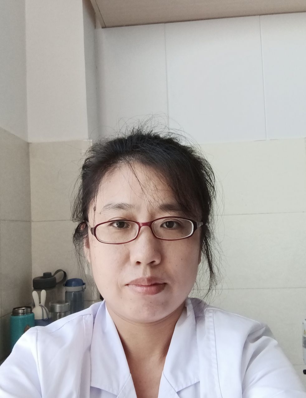 吕娜头像