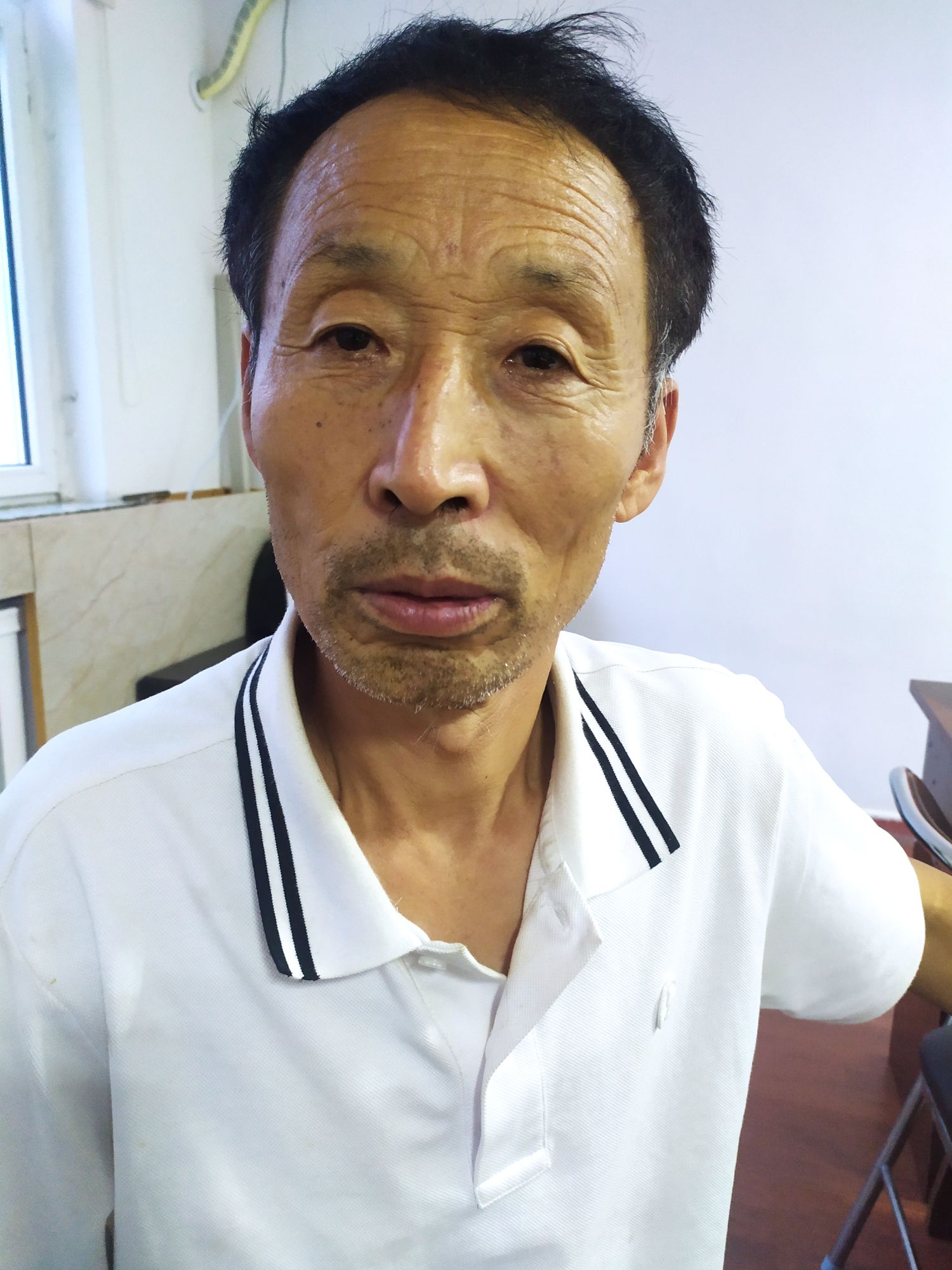 岳亮头像