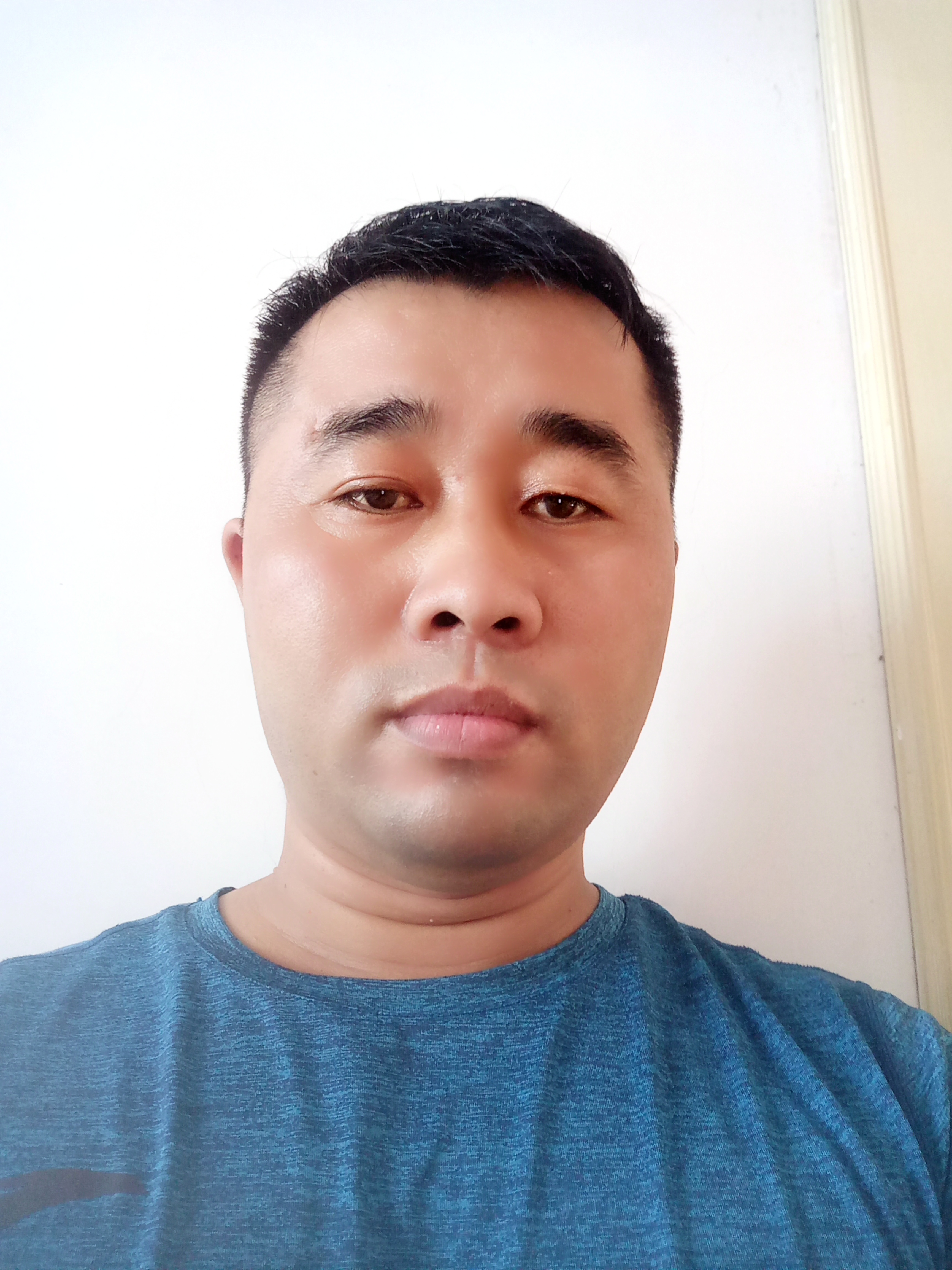 李自龙头像
