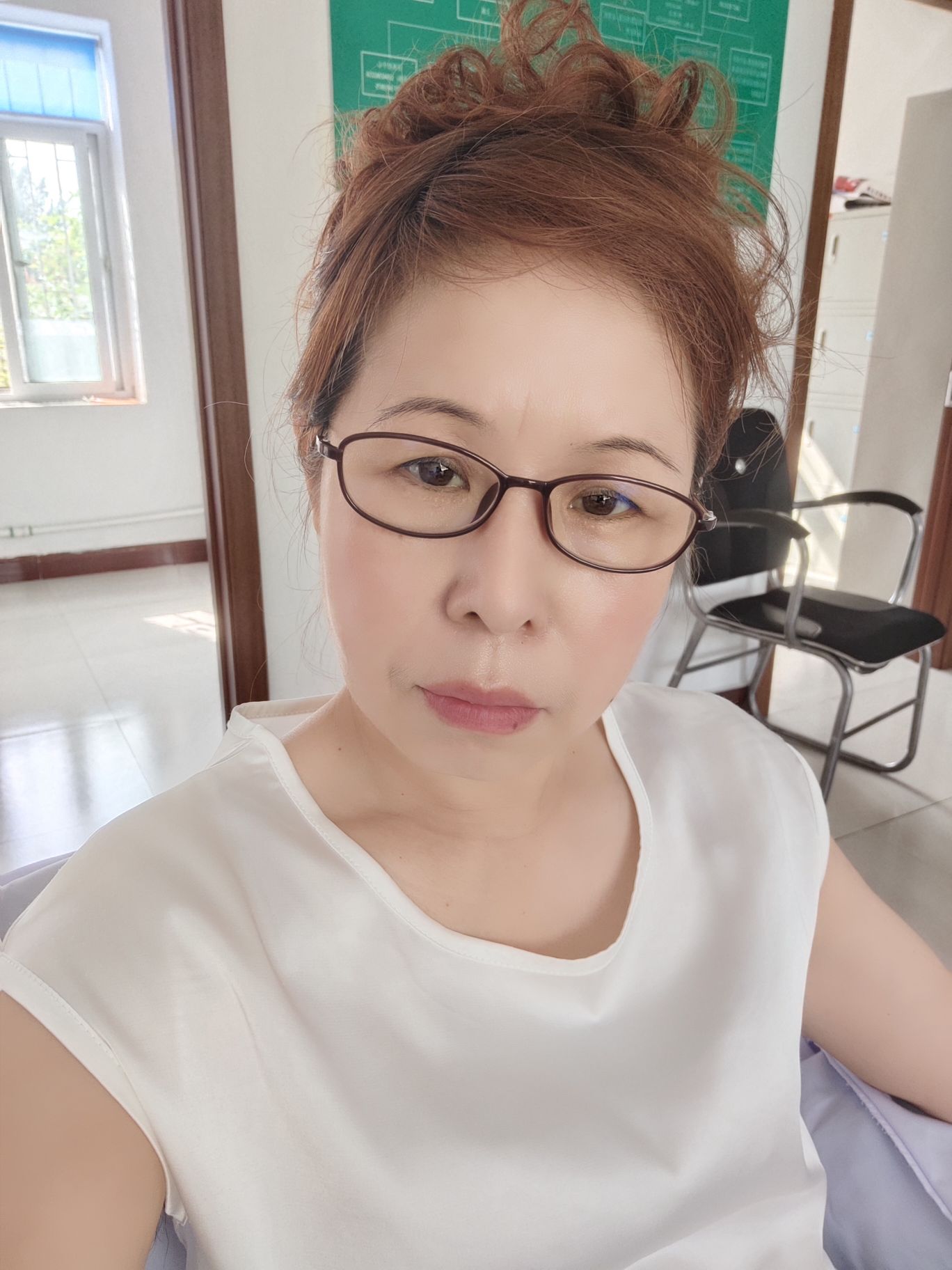 管月丽头像