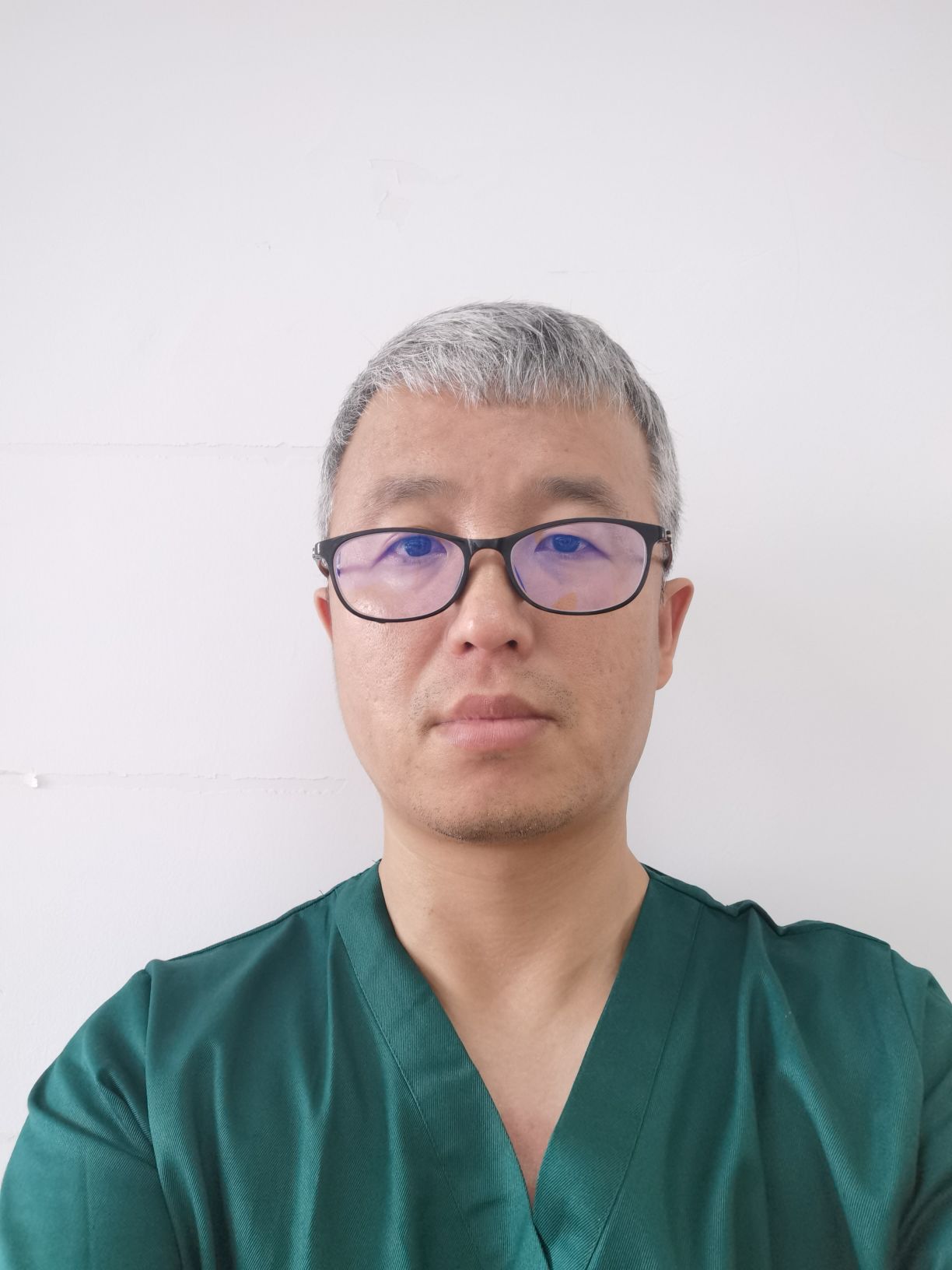 李艳阳头像