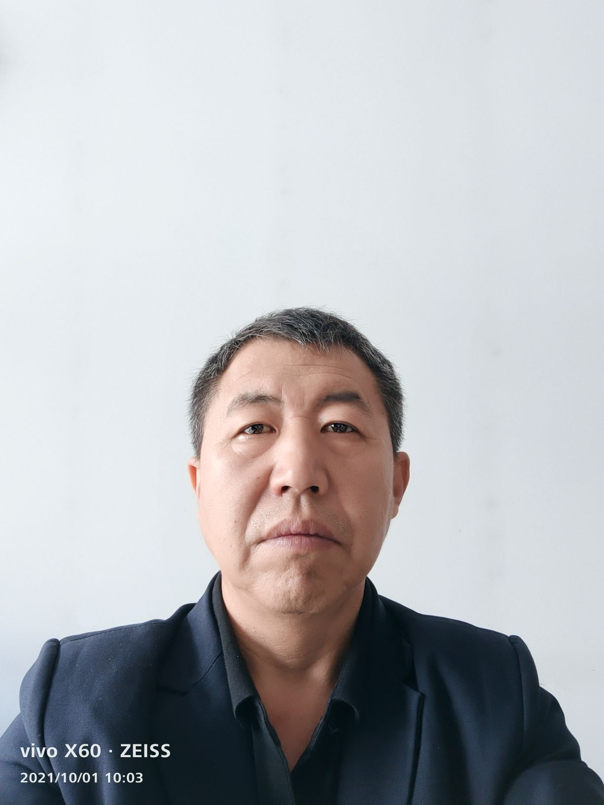 梁子光头像