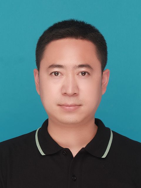 钱治头像