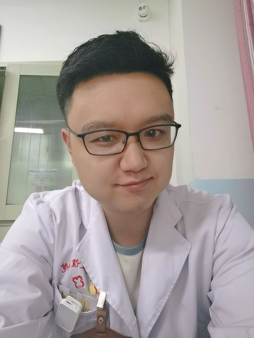 张飞鸿头像