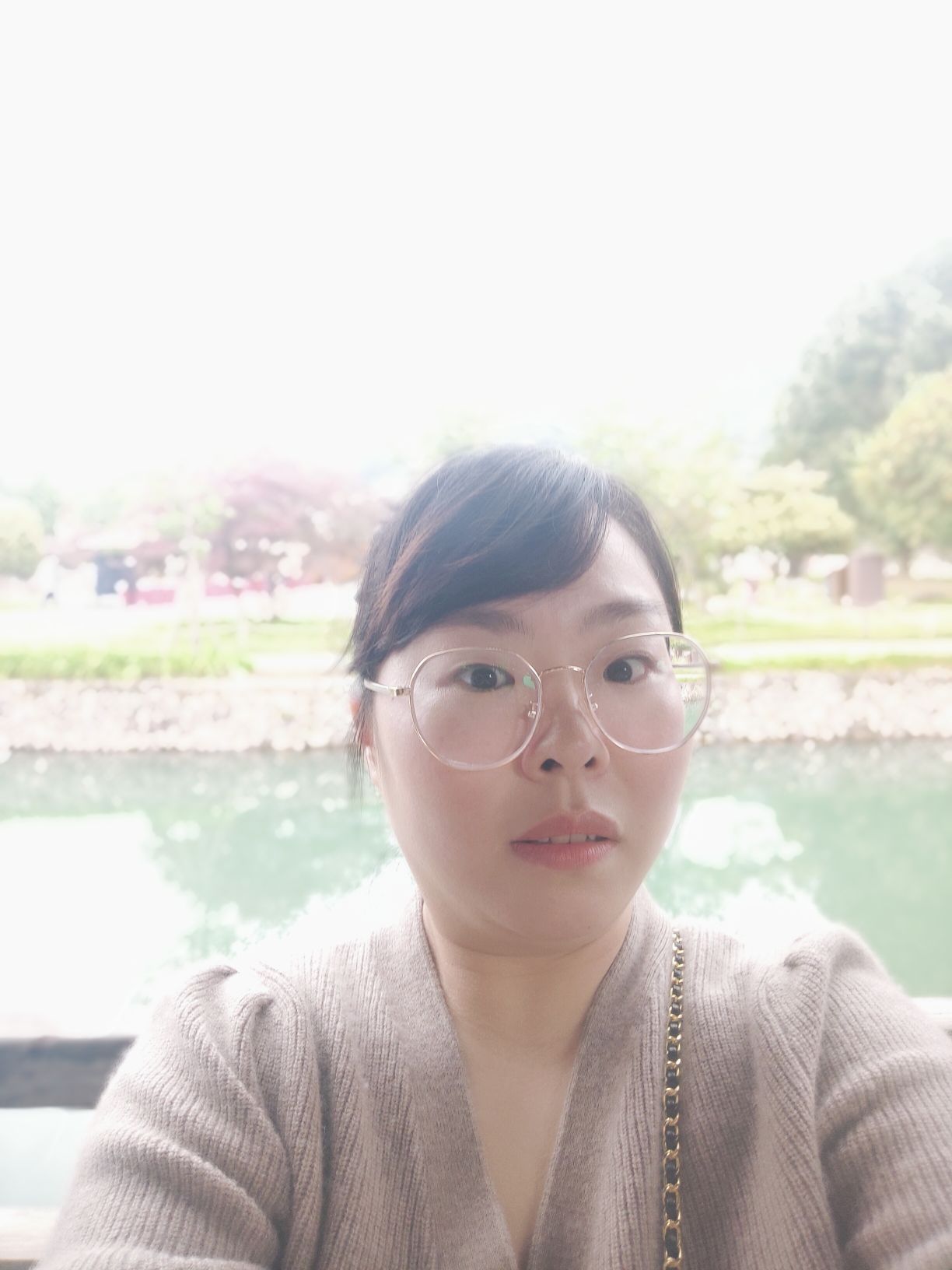 吴周丽头像