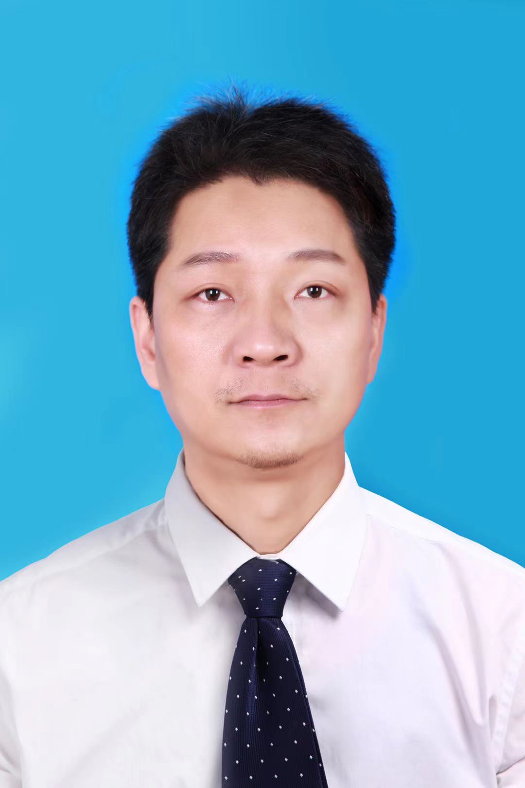 闫伟头像