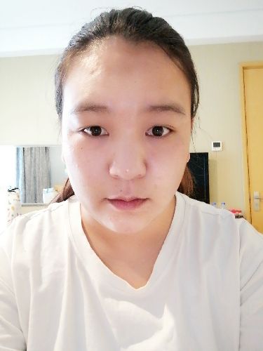闫晓萌头像