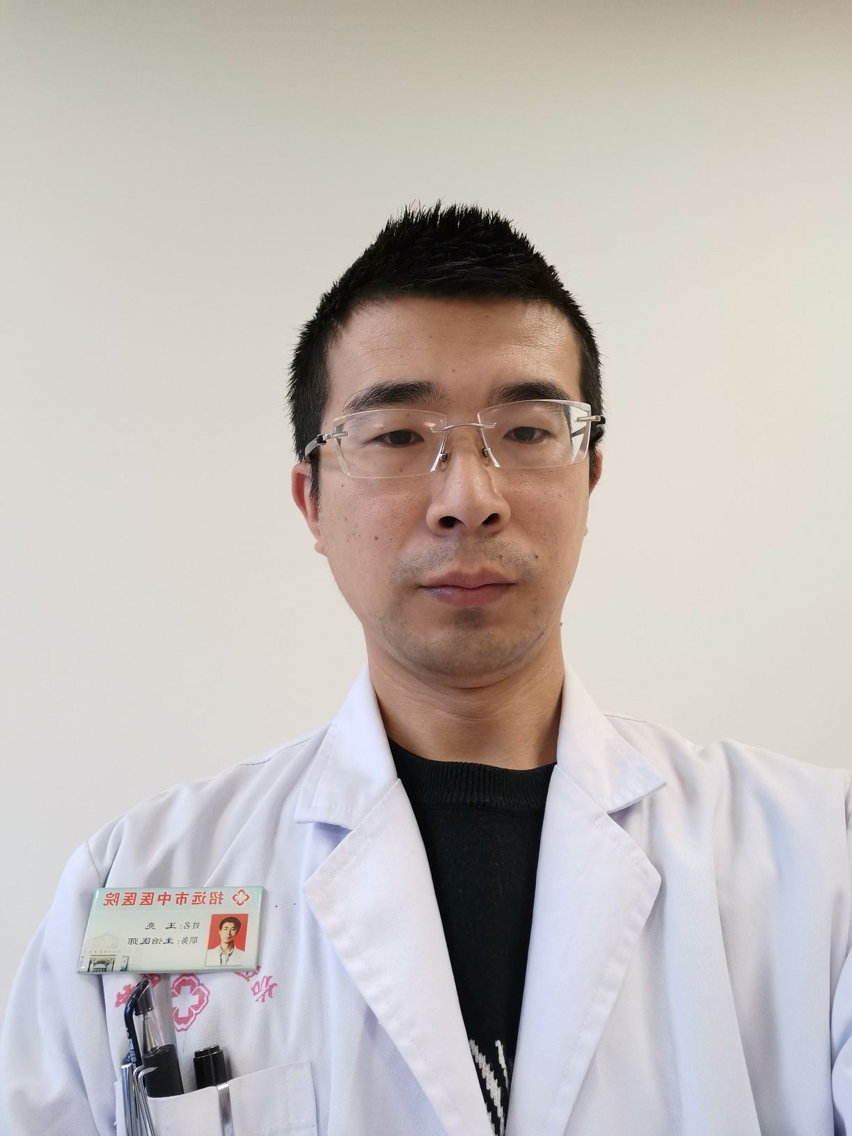 王亮头像