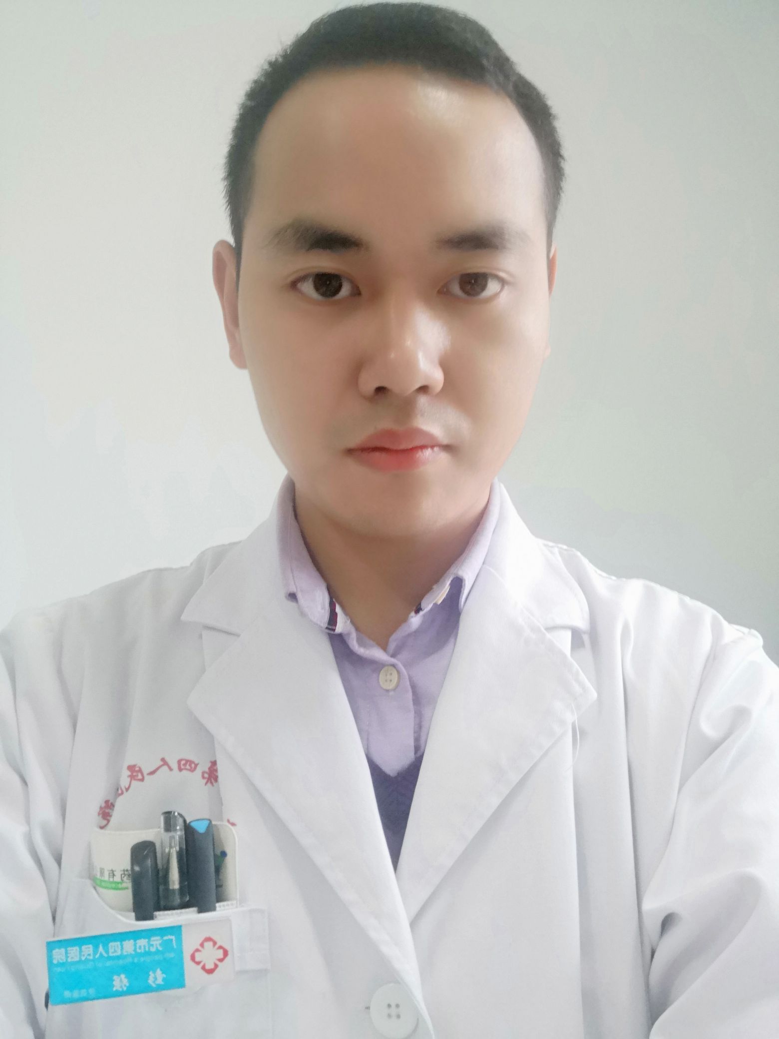 彭强头像