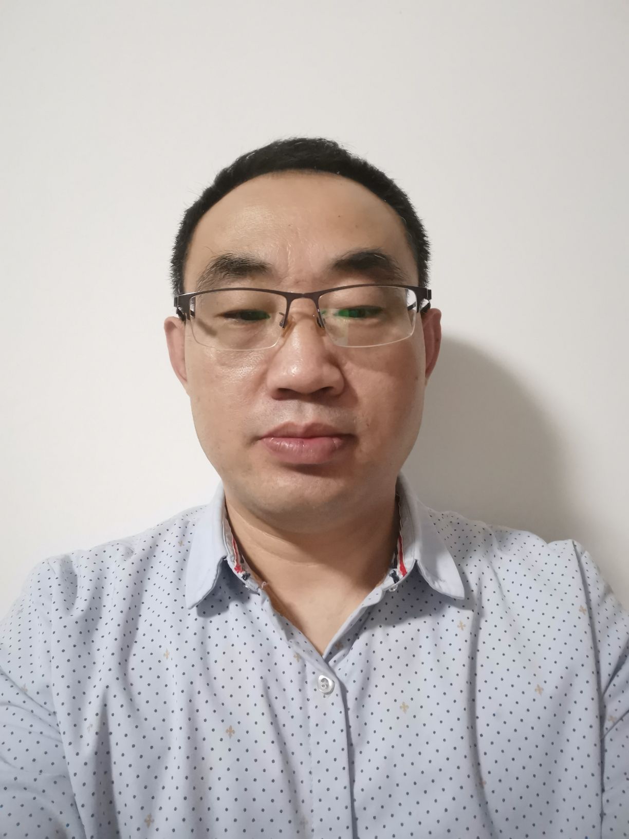 王健头像
