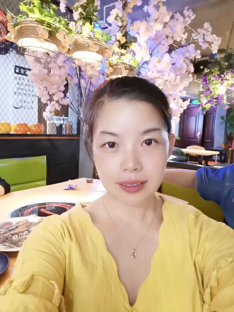 黄李呀头像
