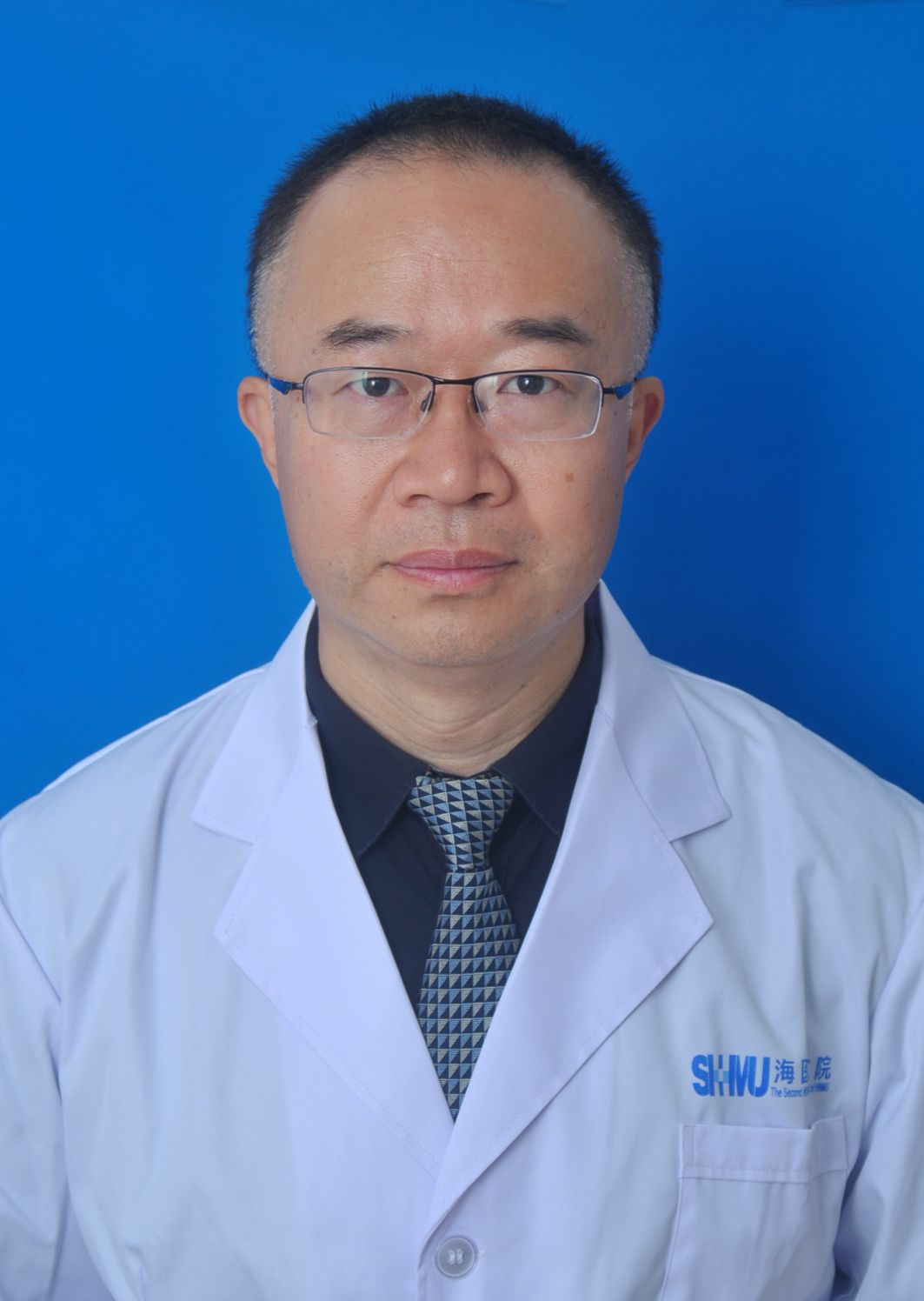 李威头像